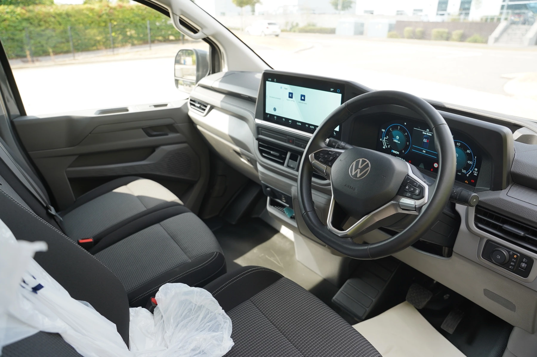 Volkswagen-Transporter-image-5