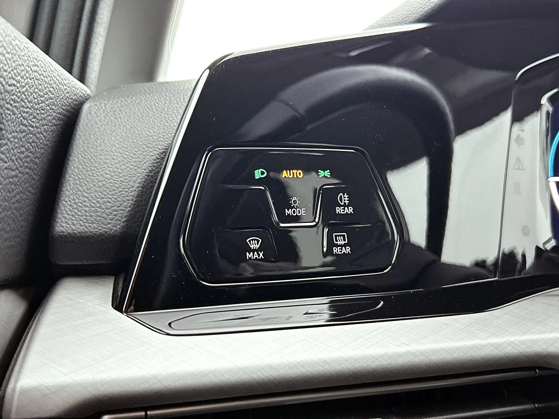 Volkswagen-Golf-image-22