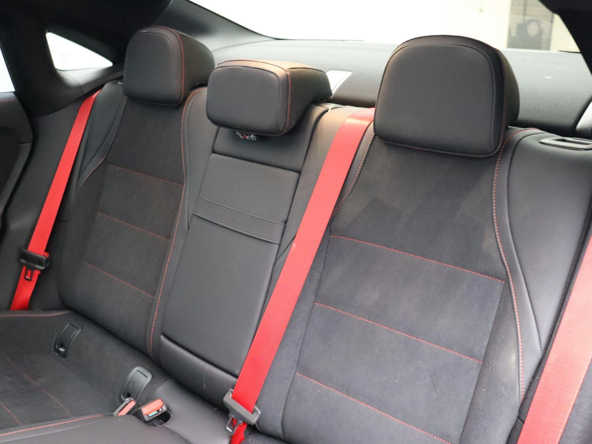 Mercedes-Benz-CLA-image-21