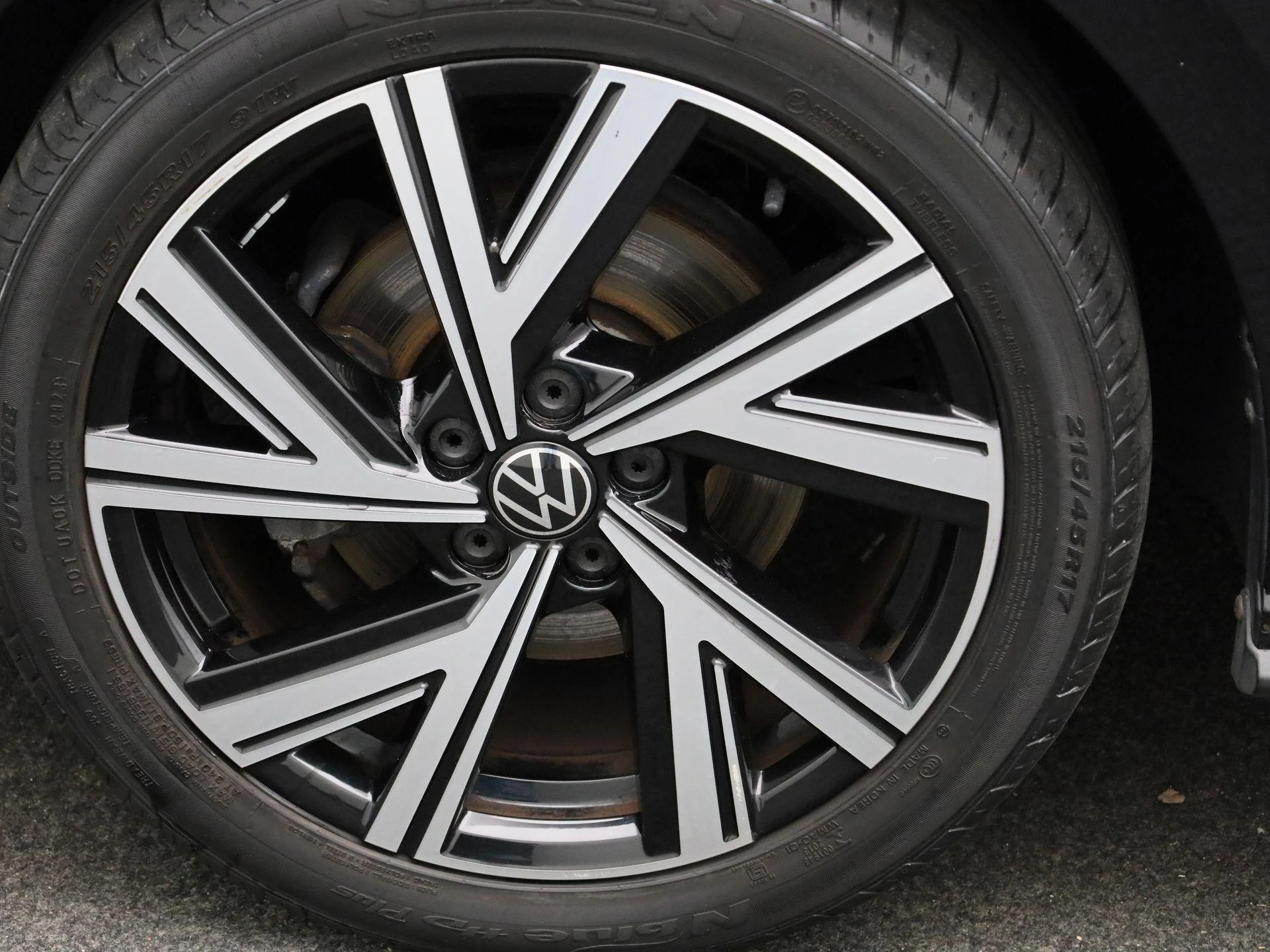 Volkswagen-Polo-image-12