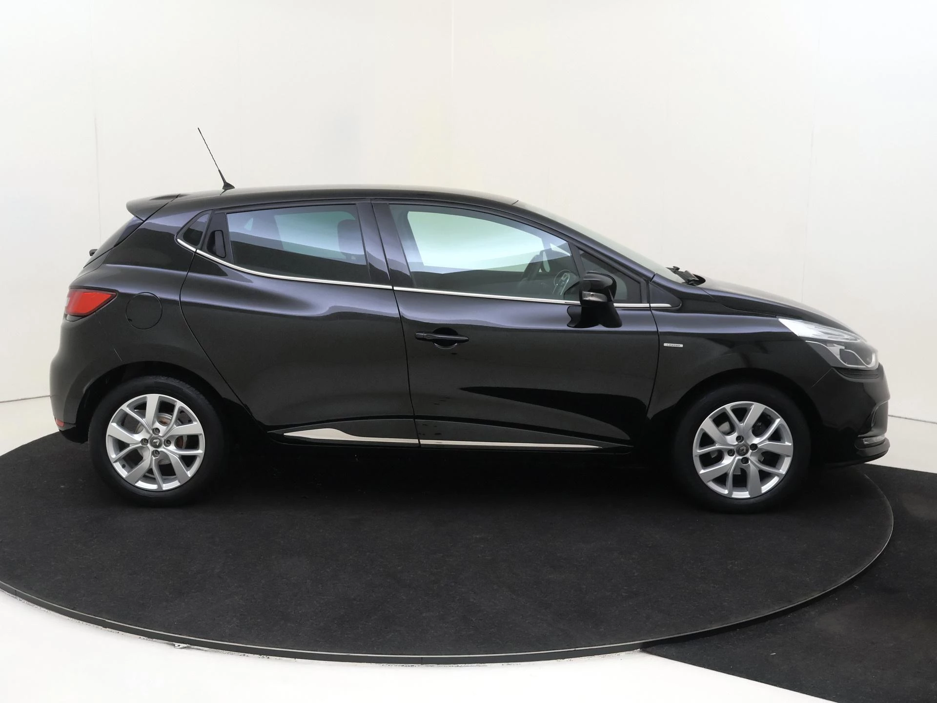 Renault-Clio-image-8