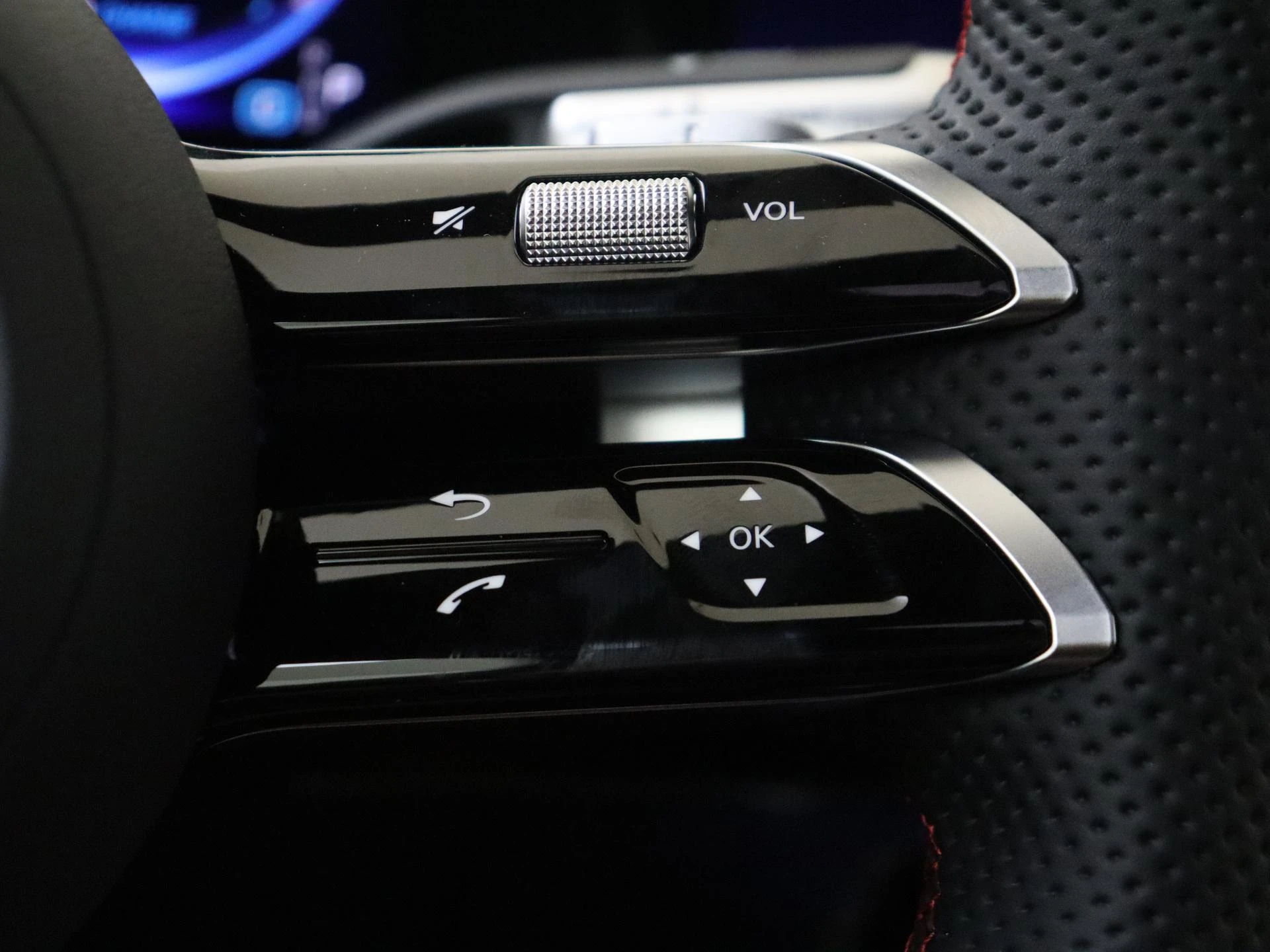 Mercedes-Benz-CLA-image-11