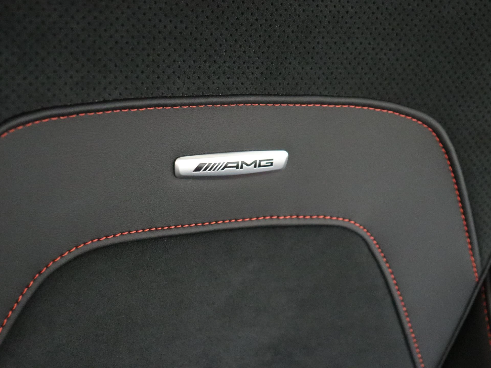 Mercedes-Benz-E-Klasse-image-10