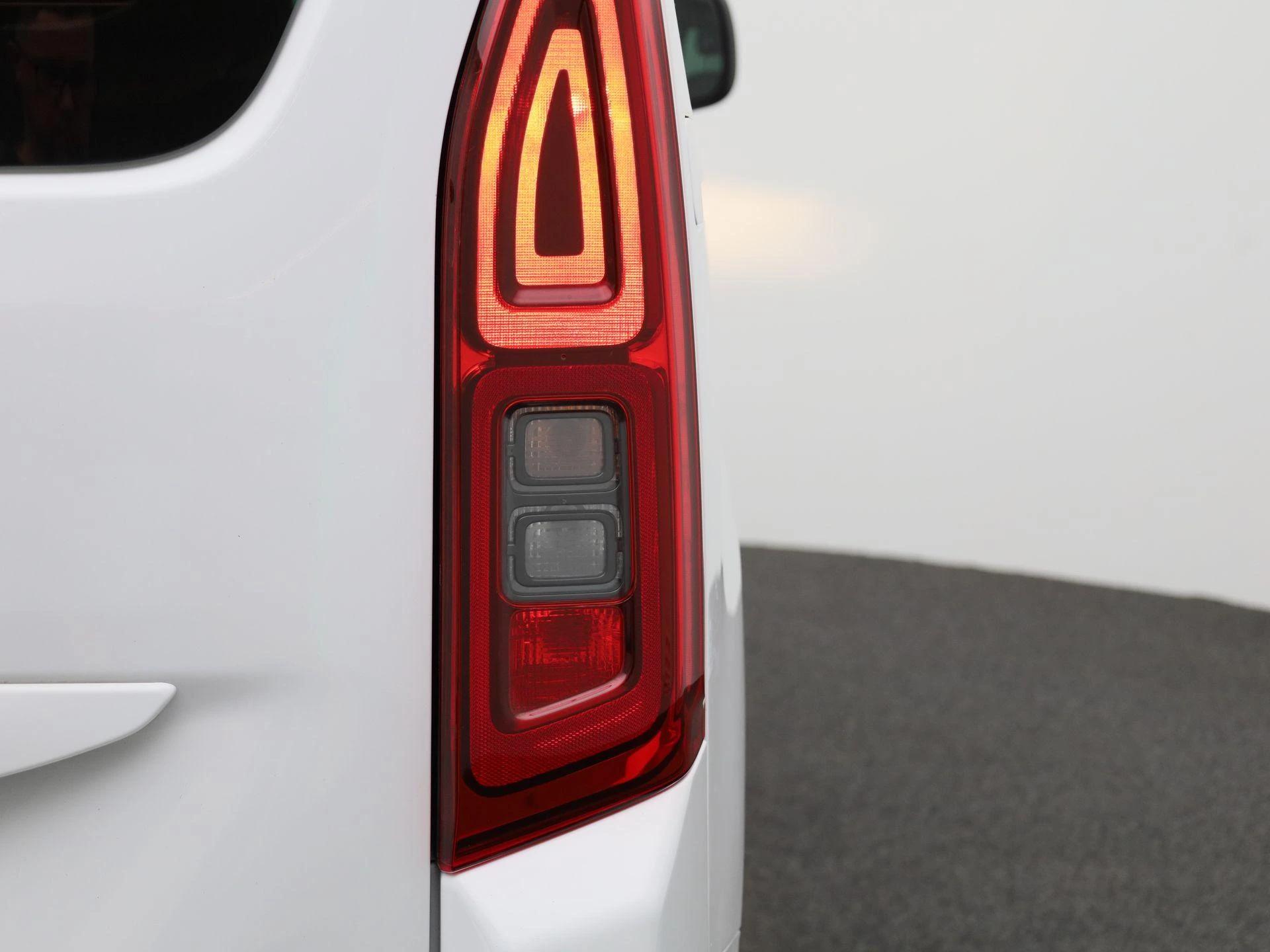 Opel-Combo Life-image-28