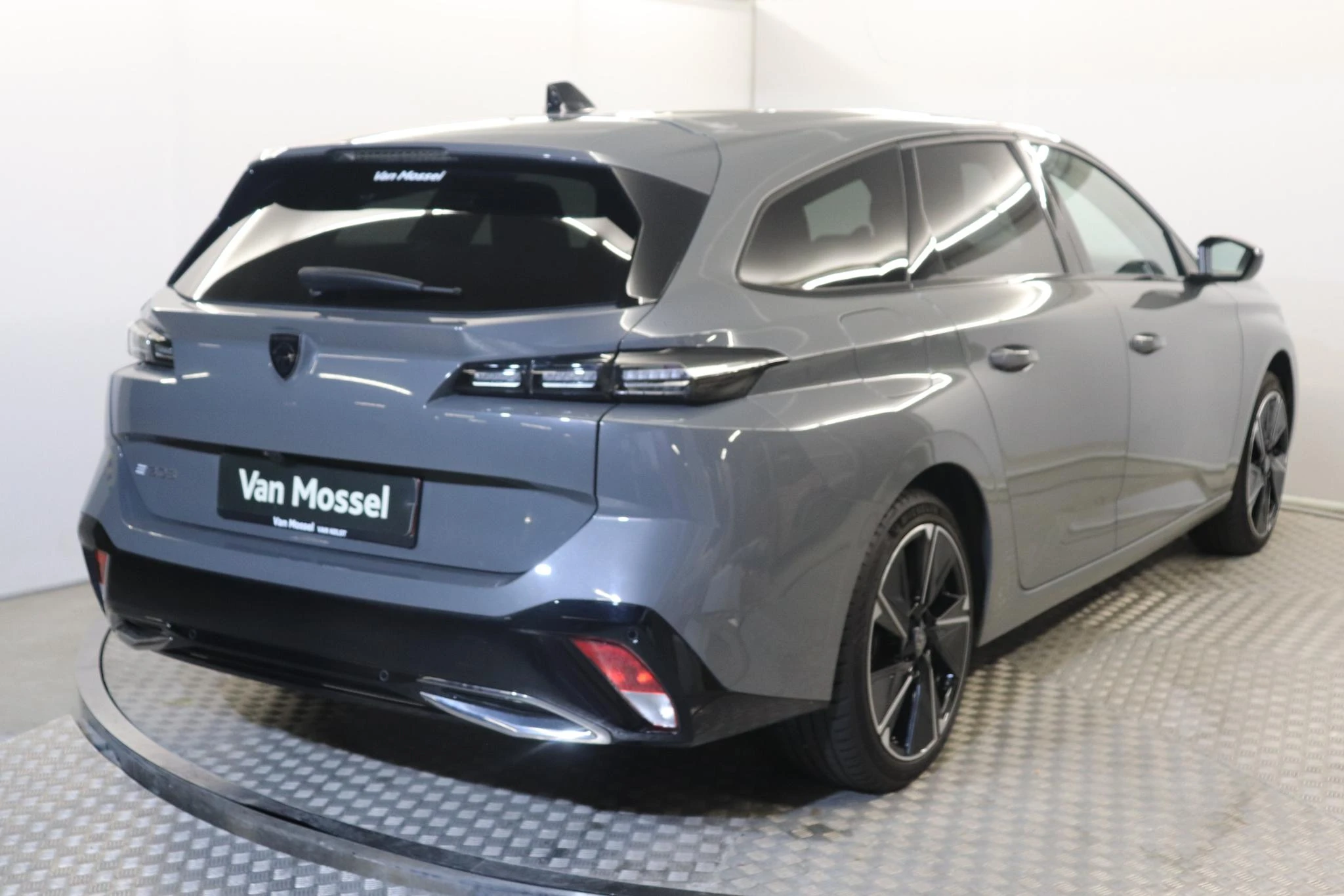 Peugeot-e-308-image-4