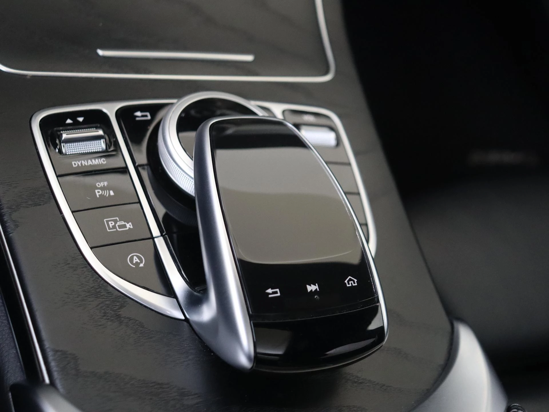 Mercedes-Benz C-Klasse 180 Premium Plus Pack