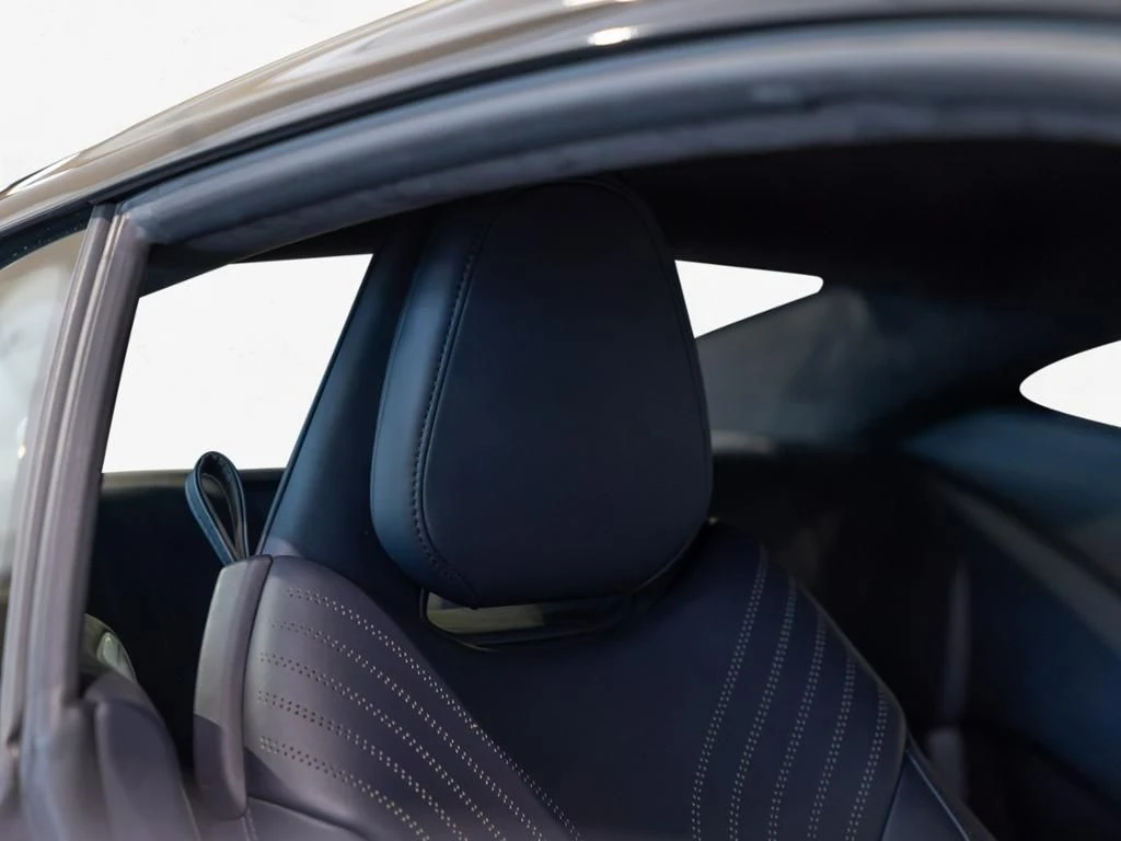 Aston Martin-DB11-image-5