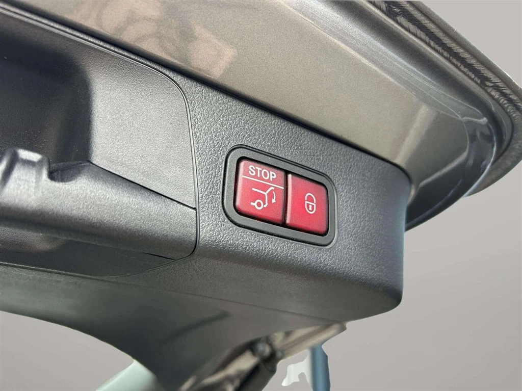 Mercedes-Benz-EQB-image-22