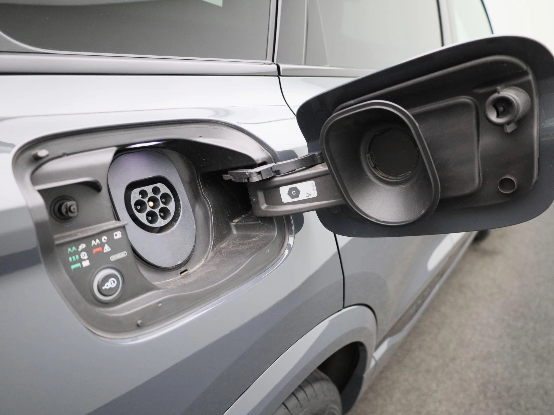 Audi-Q6 e-tron-image-61