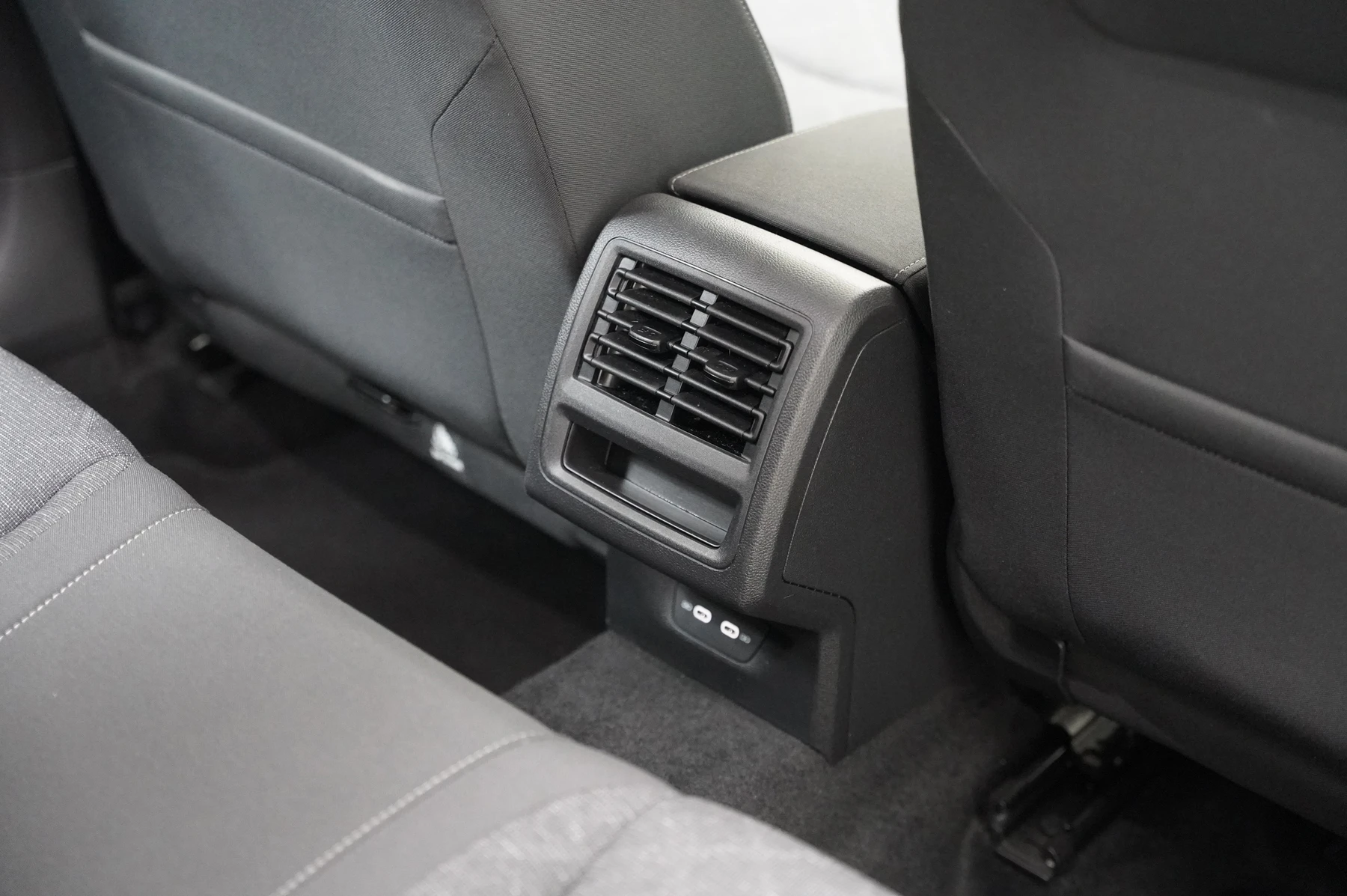 Volkswagen-Golf-image-10