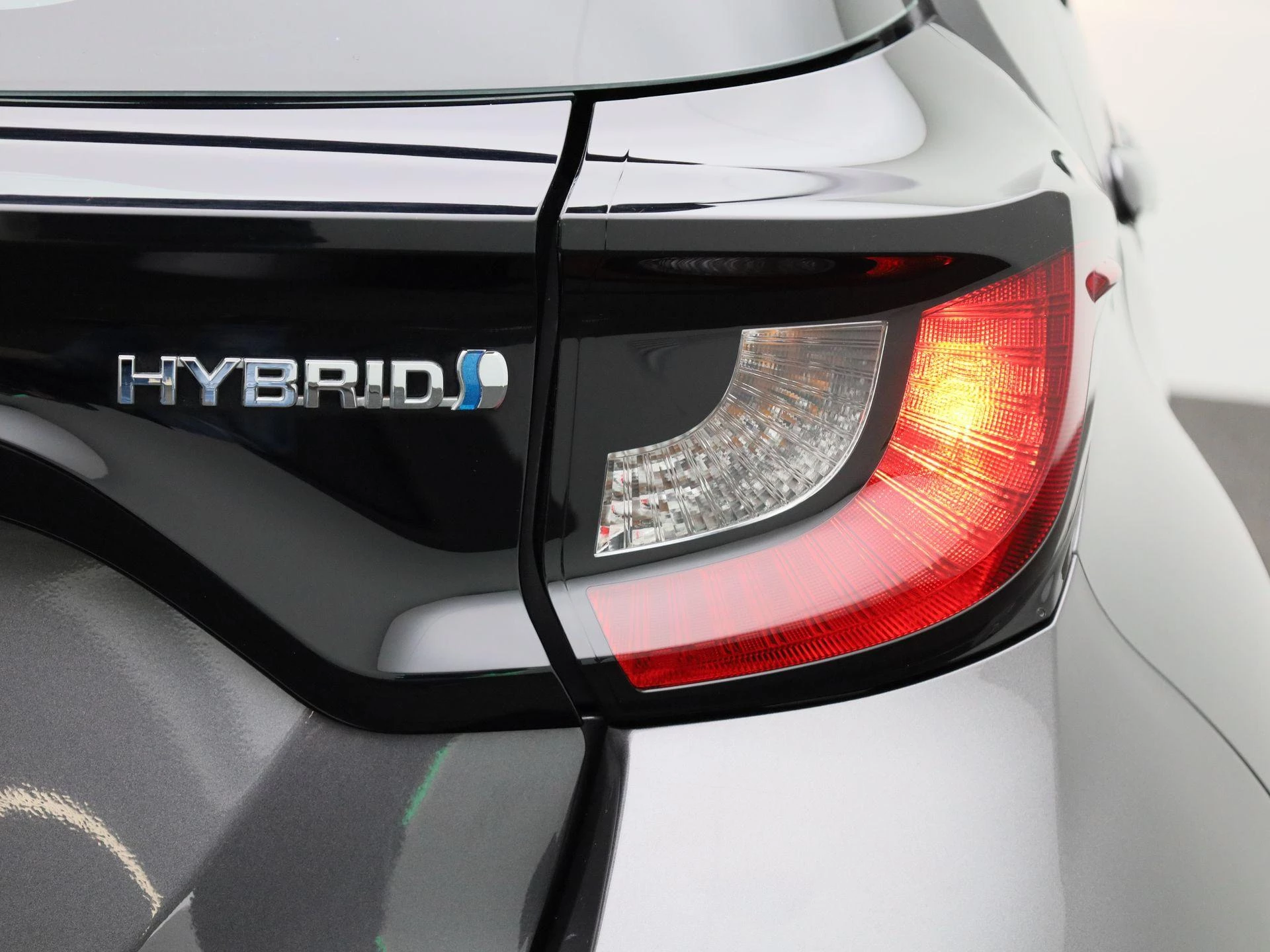 Mazda-2 Hybrid-image-31