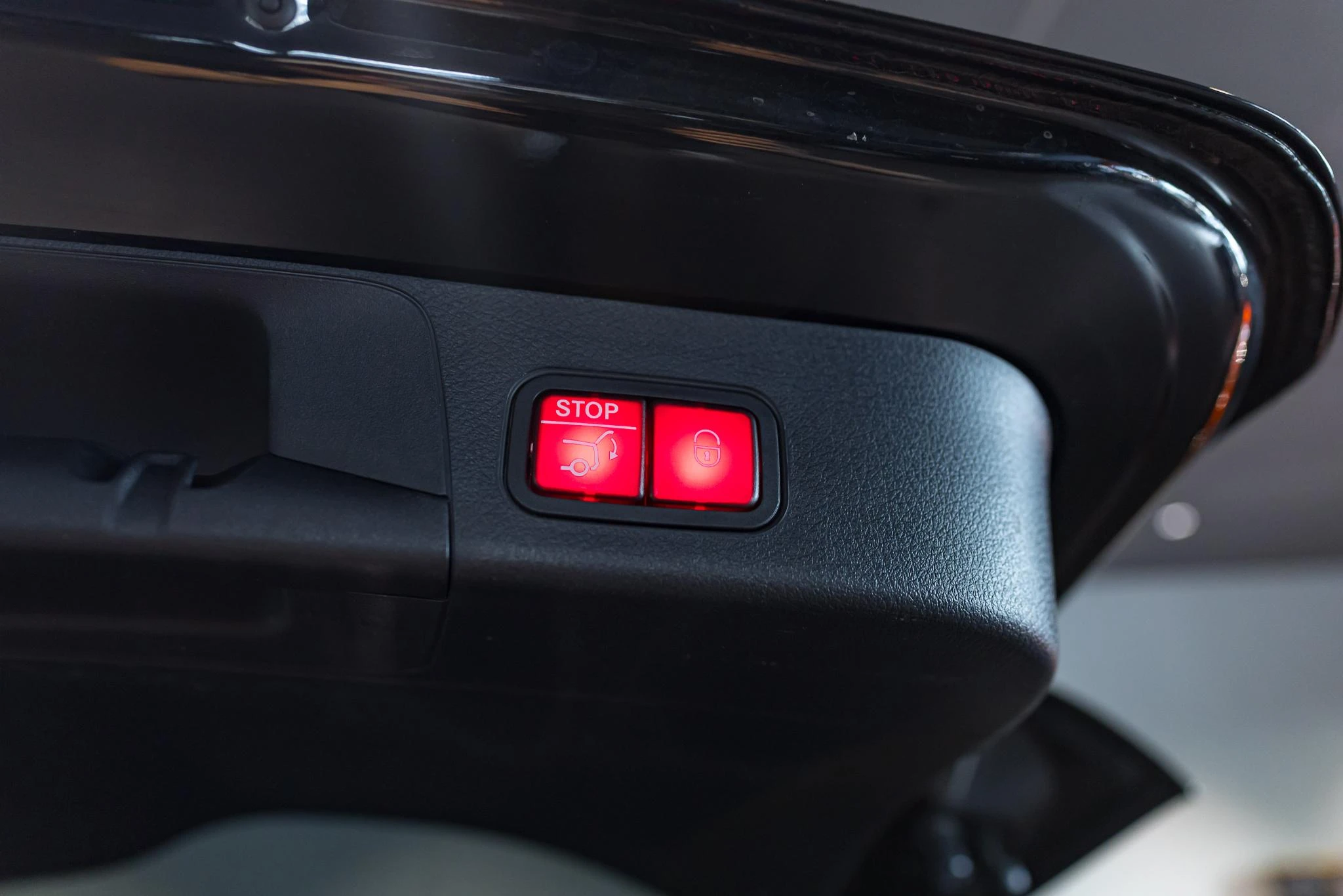 Mercedes-Benz-EQB-image-13