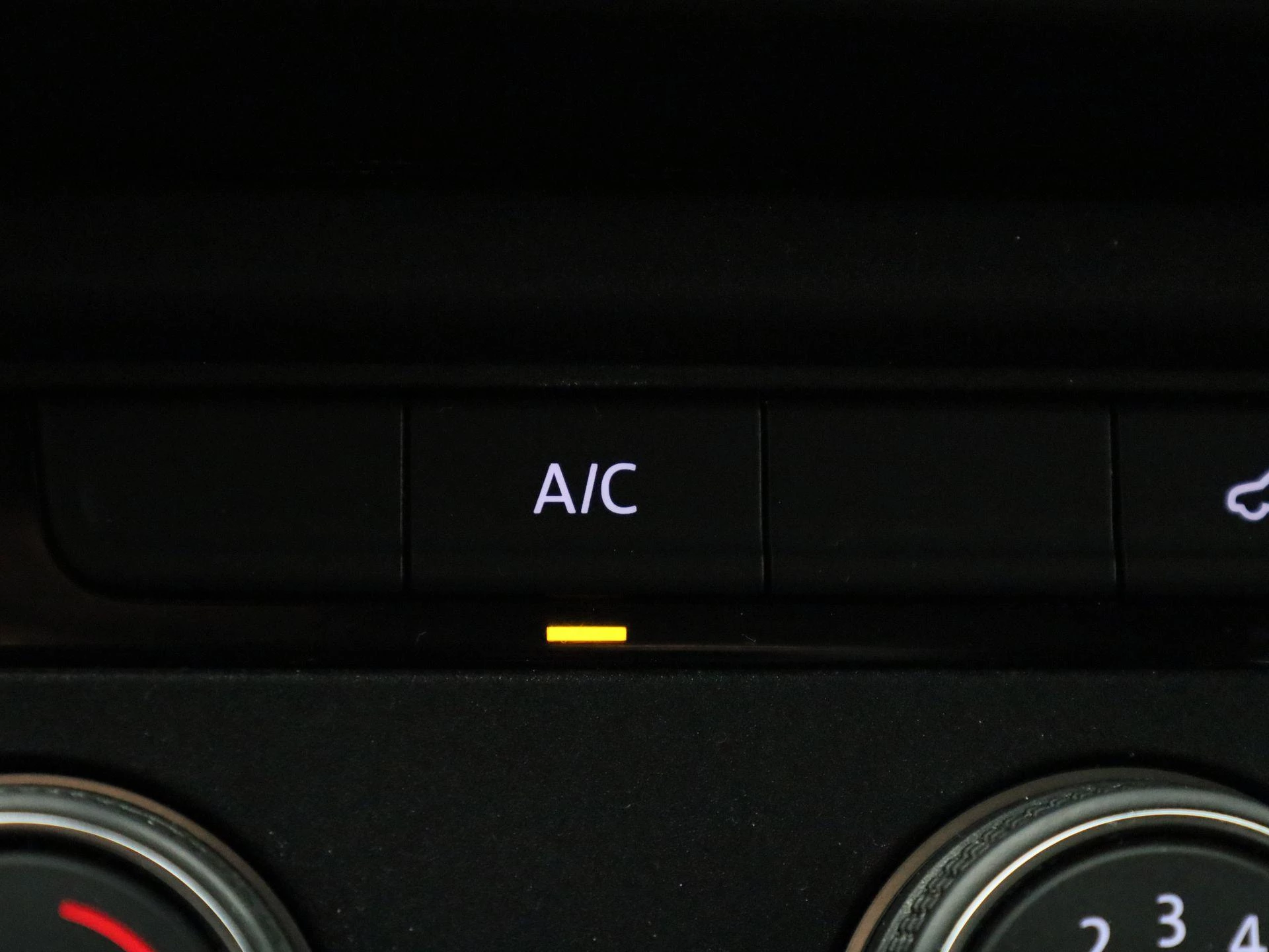 Volkswagen-Transporter-image-28