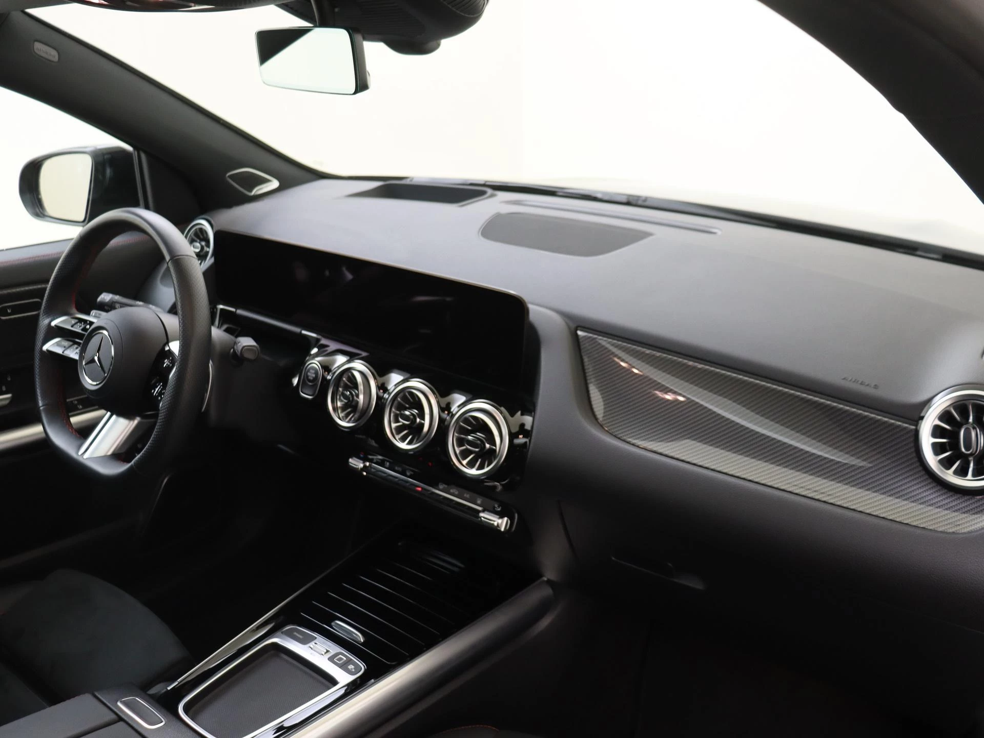 Mercedes-Benz-GLA-image-4