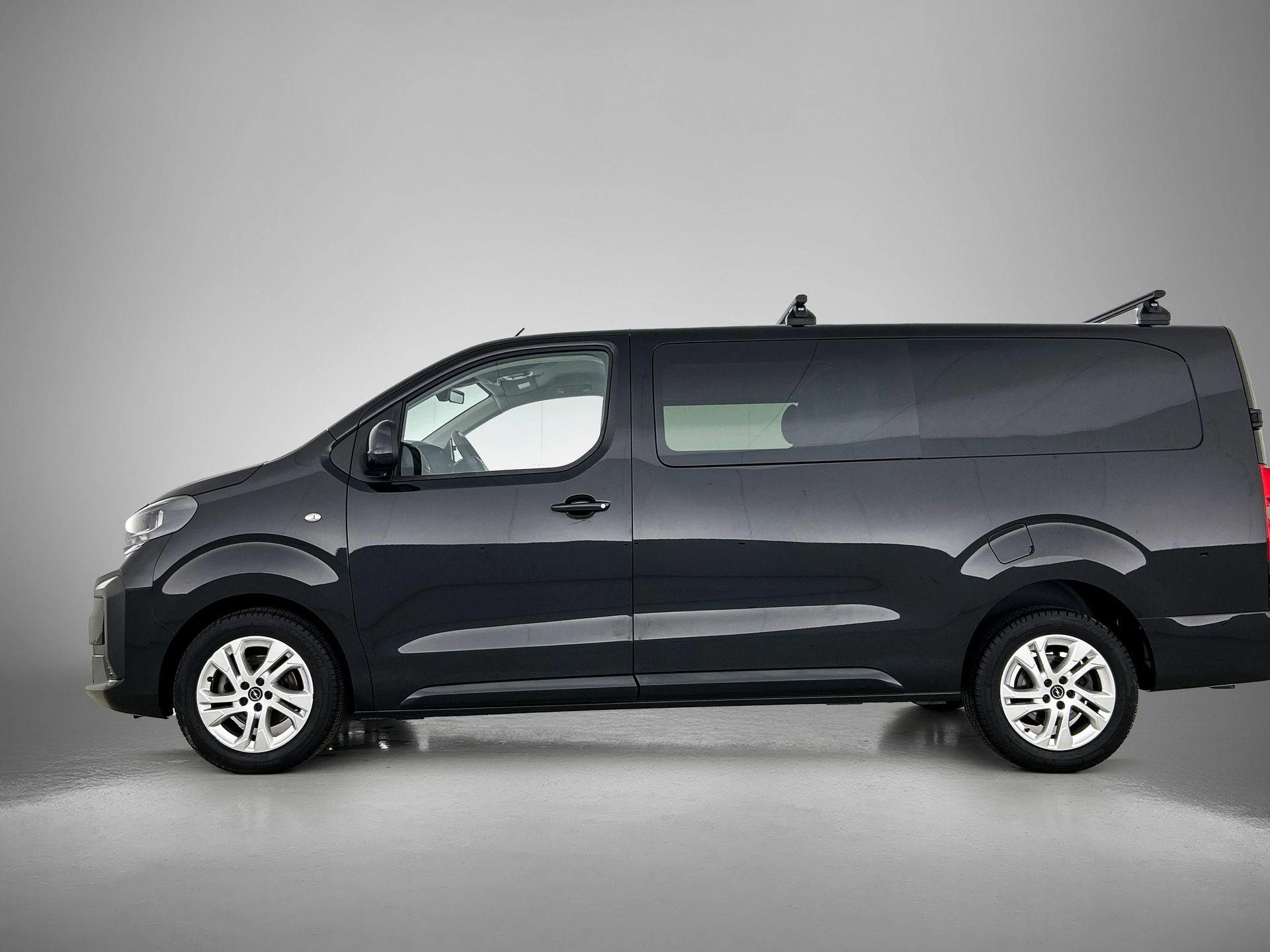 Opel-Vivaro-image-1