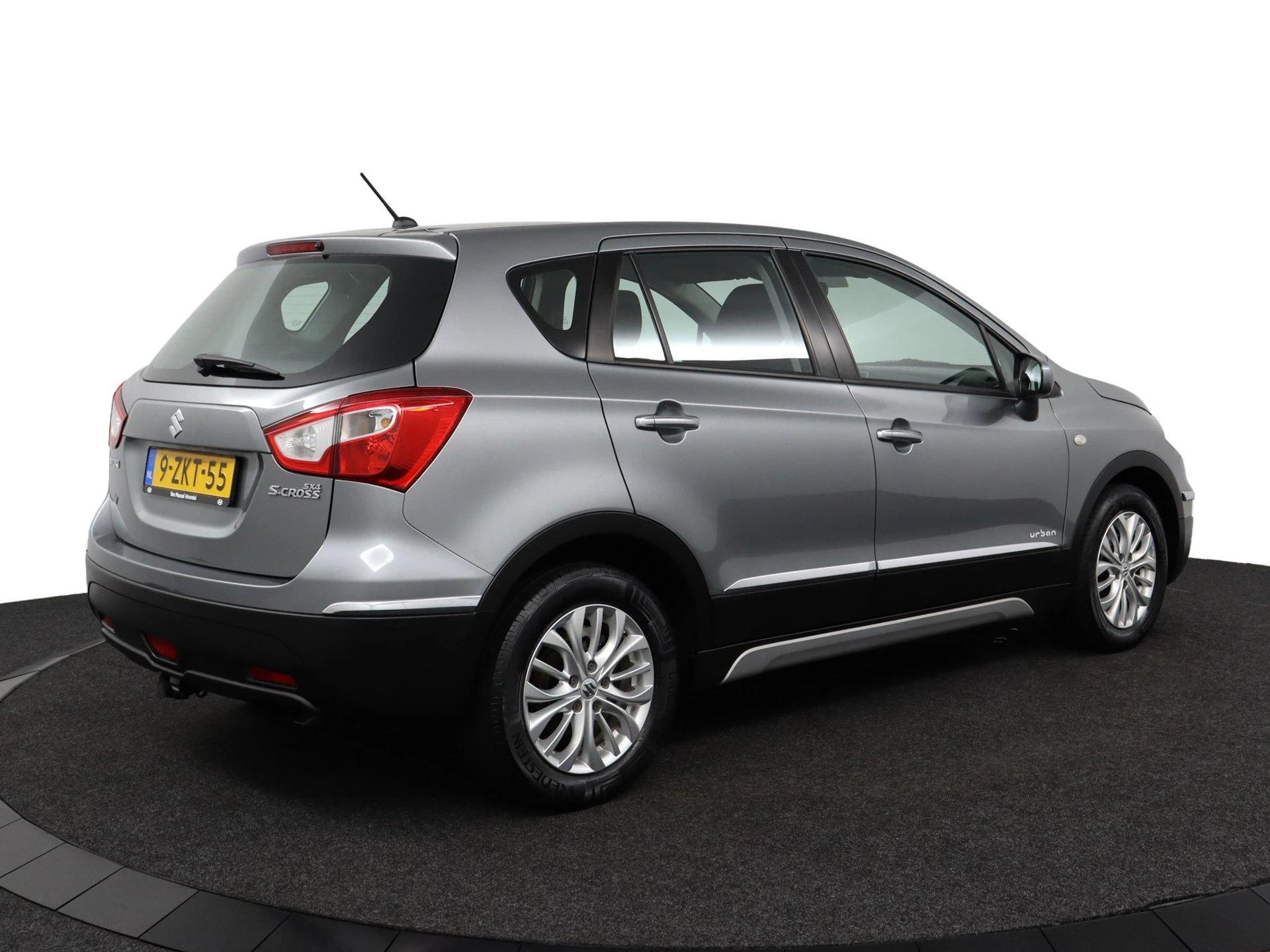 Suzuki-S-Cross-image-2