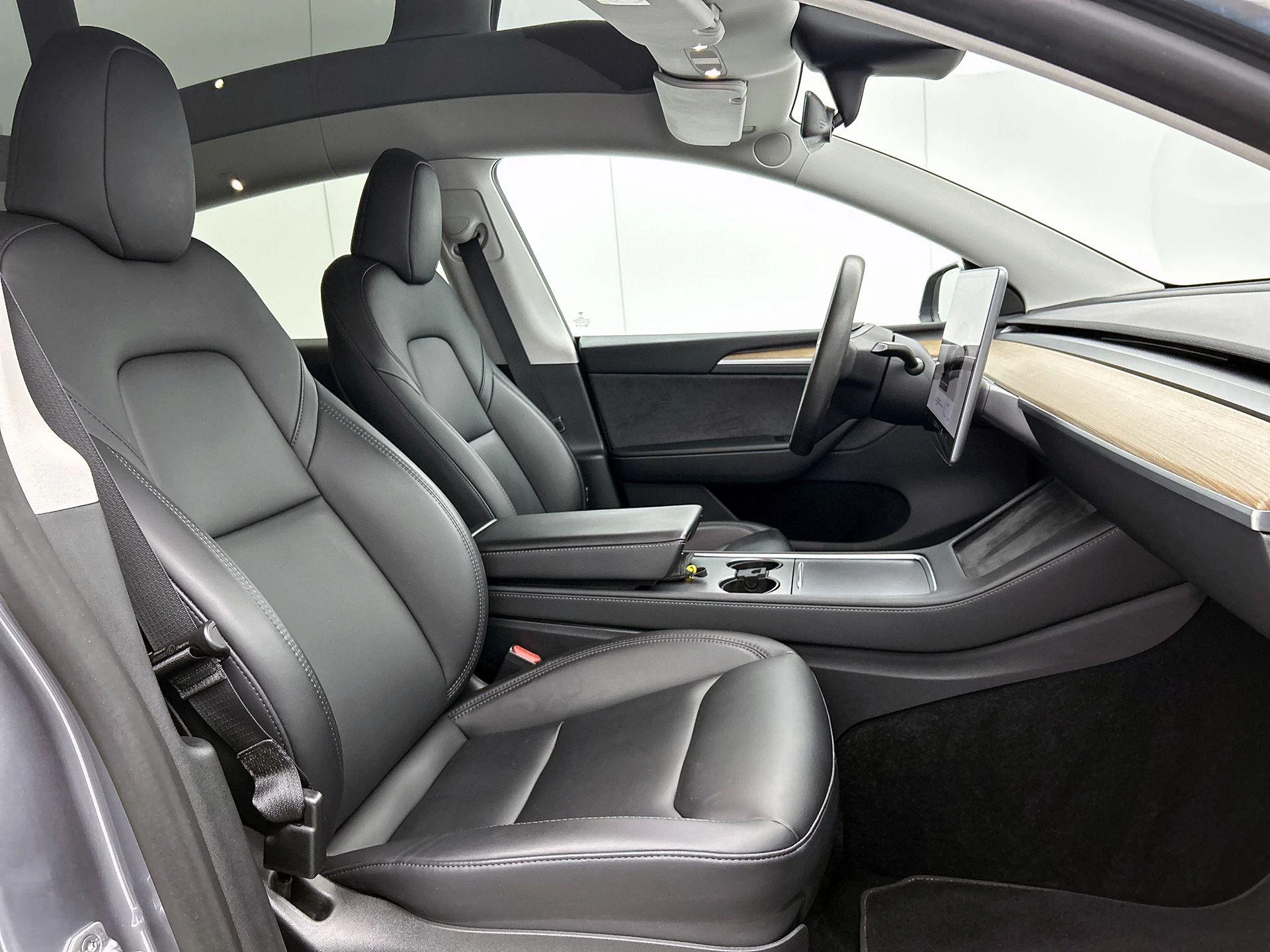 Tesla-Model Y-image-36
