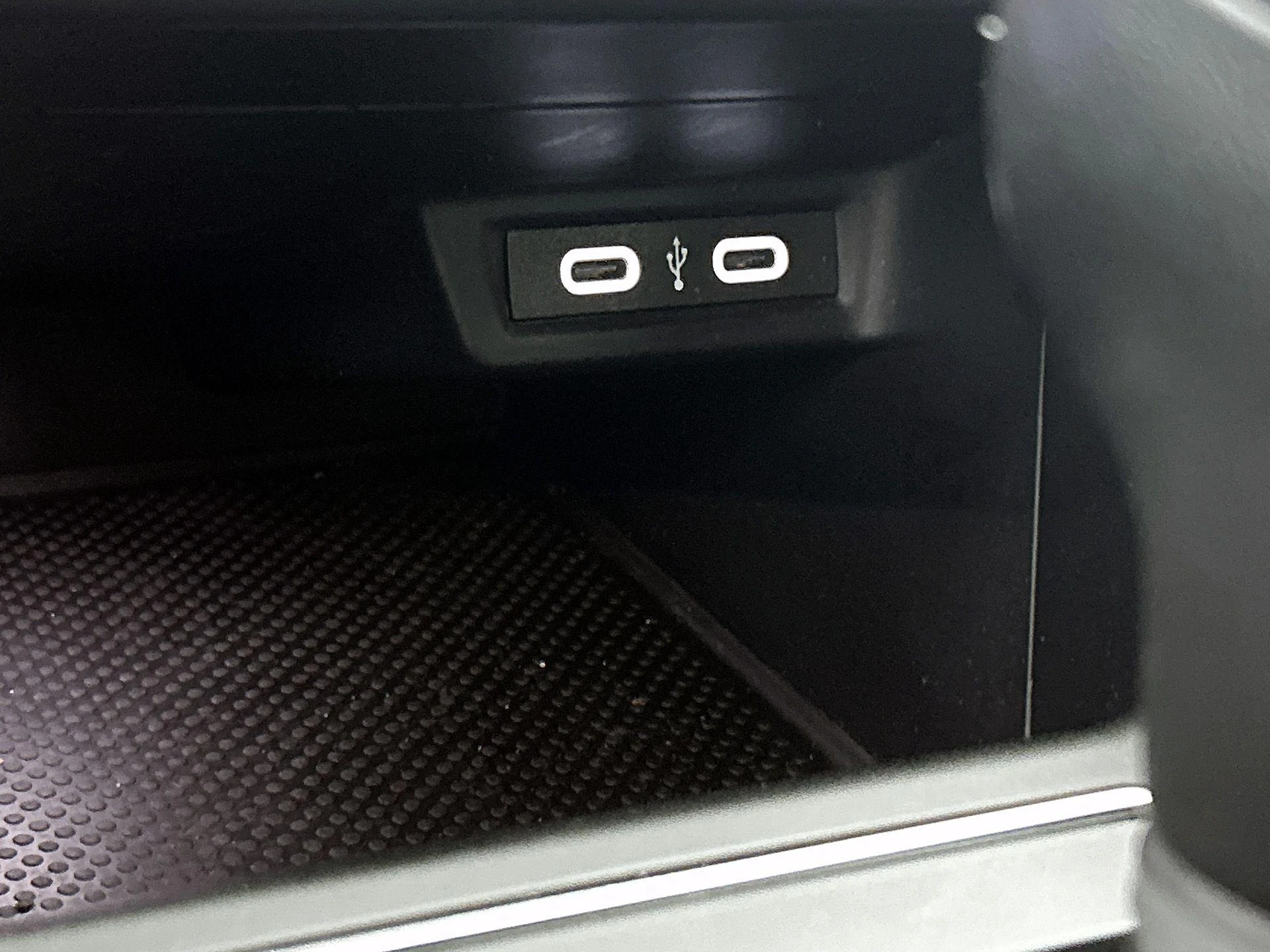 Volkswagen-Polo-image-40
