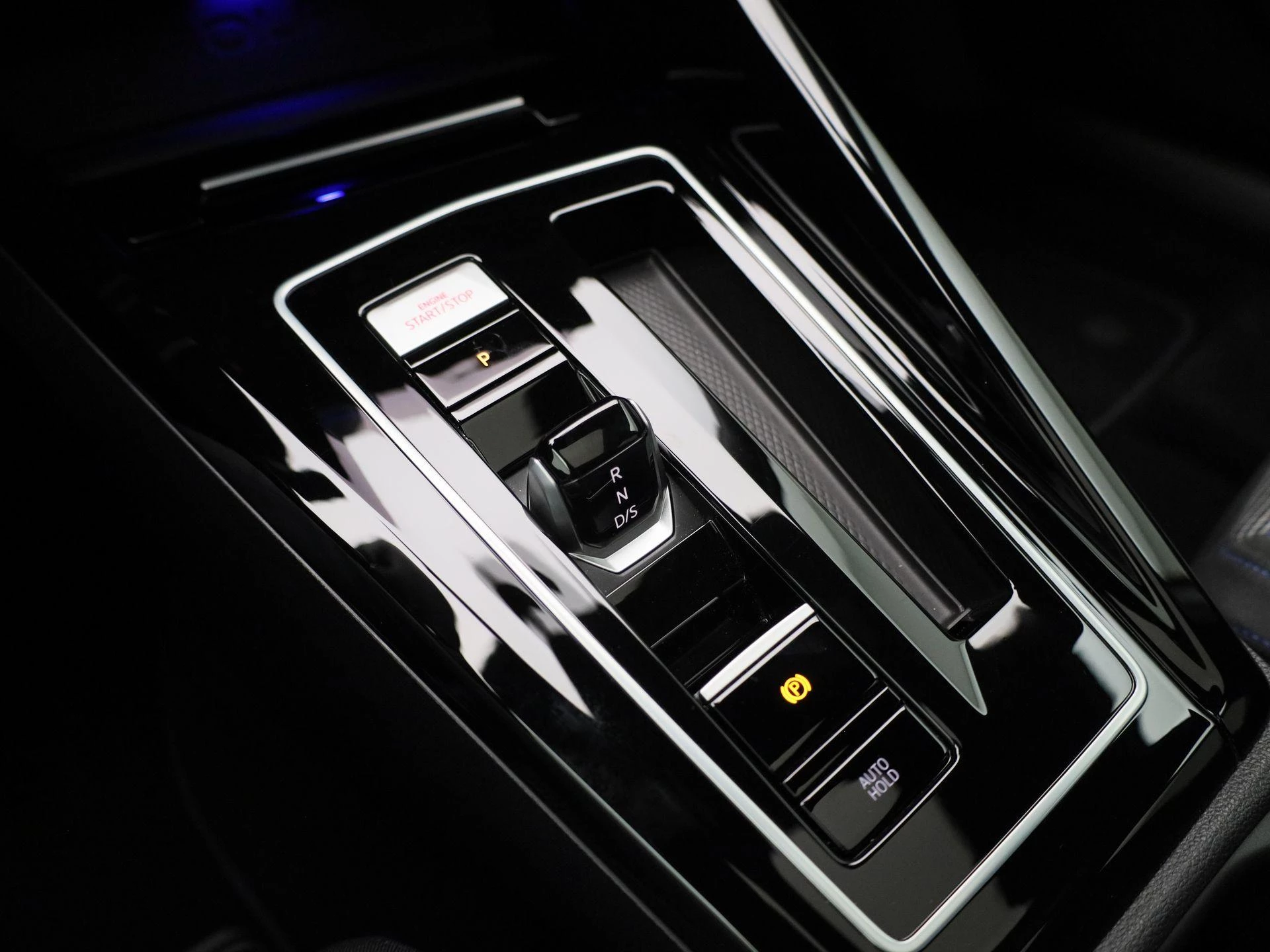 Volkswagen-Golf-image-30