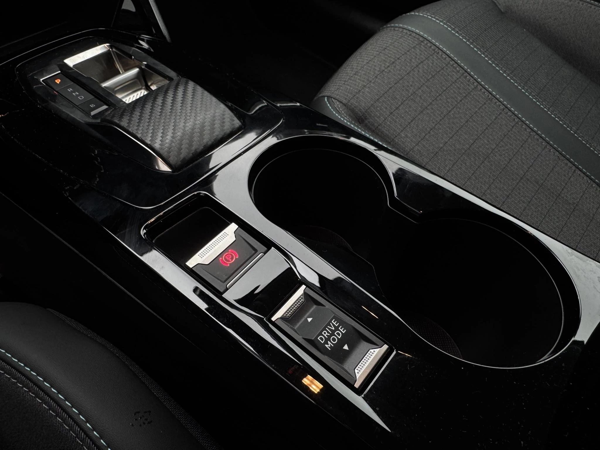 Peugeot-e-208-image-18