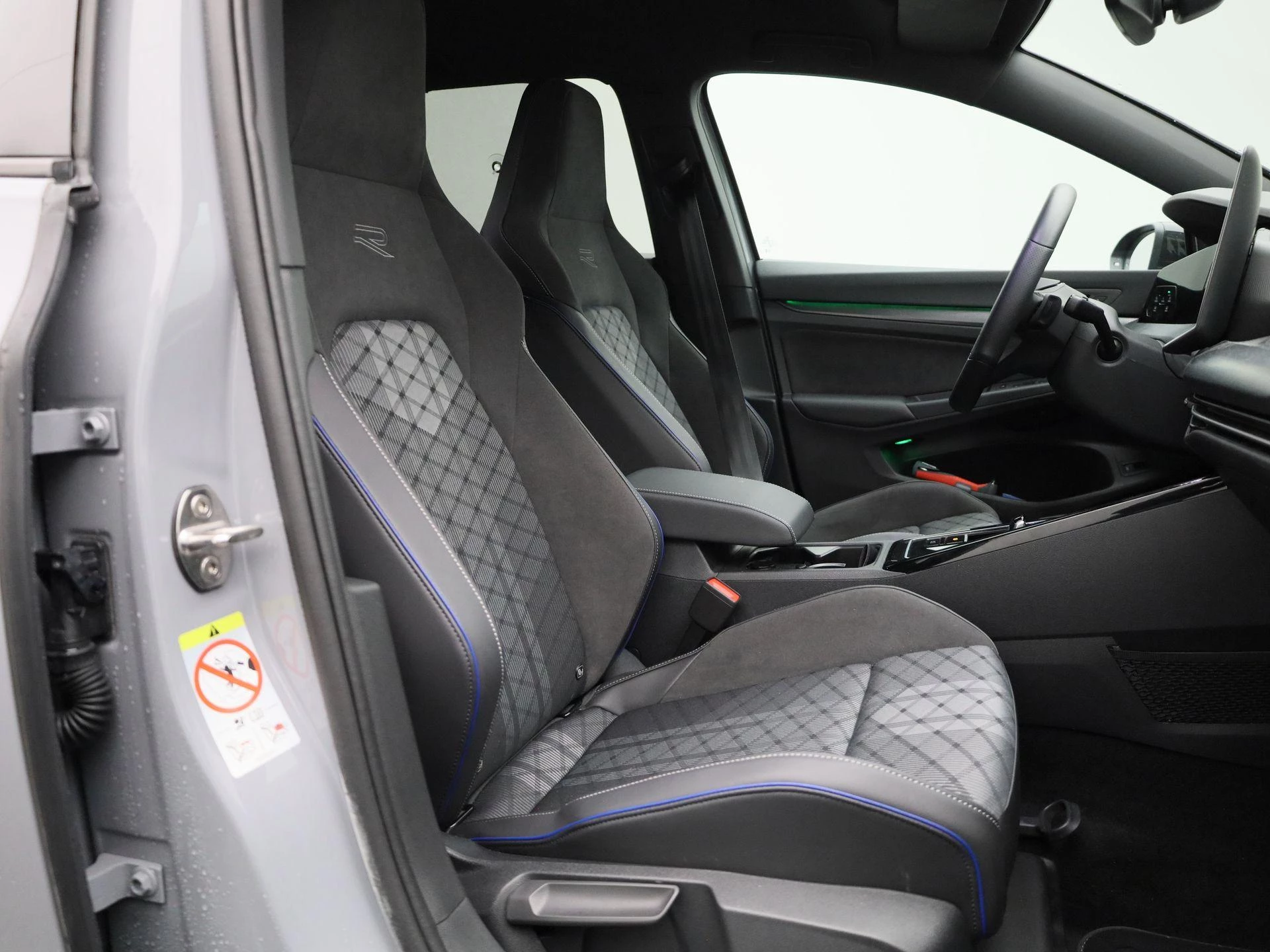 Volkswagen-Golf-image-36