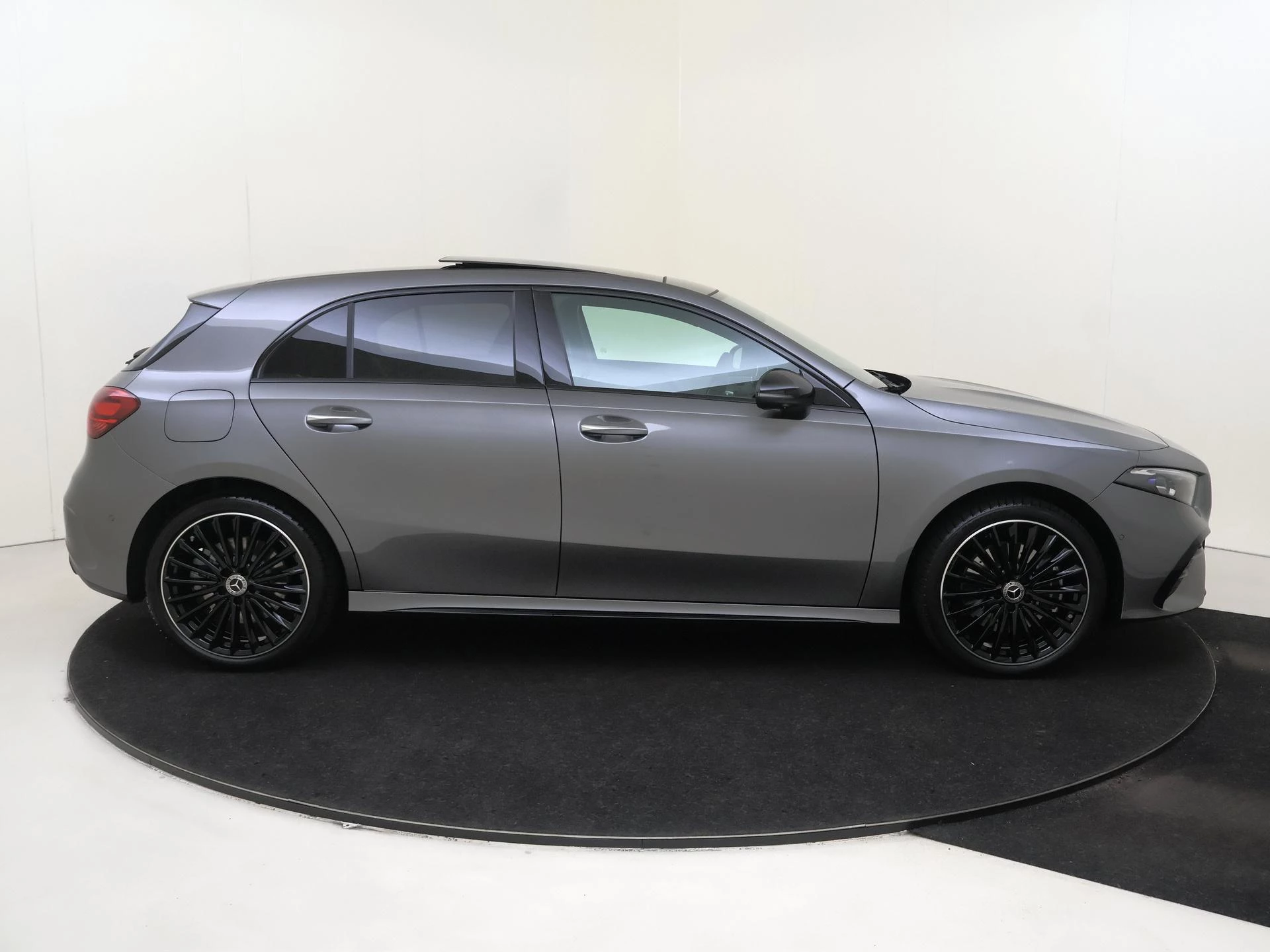 Mercedes-Benz-A-Klasse-image-8