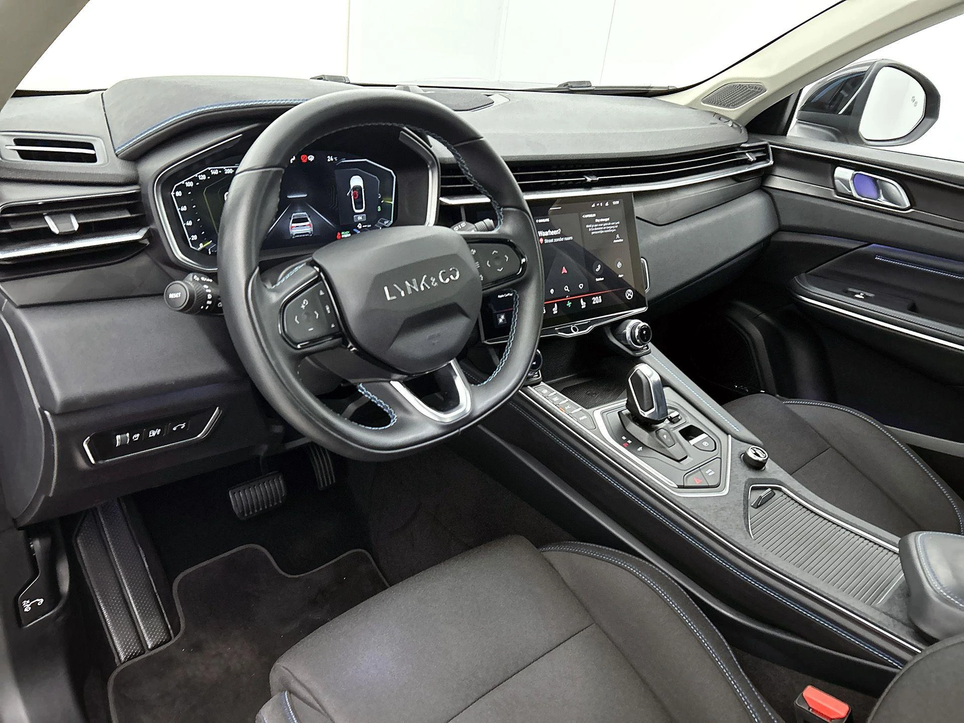 Lynk & Co-01-image-28