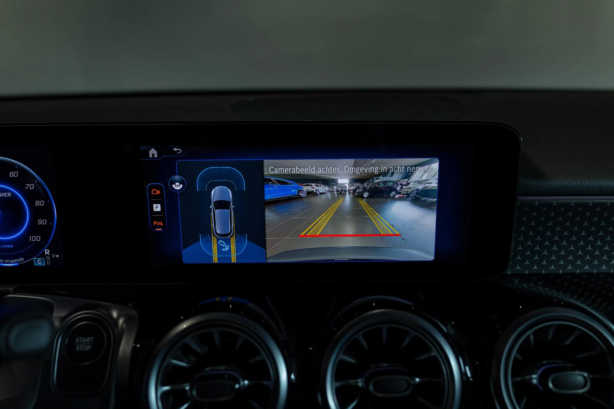 Mercedes-Benz-EQB-image-31