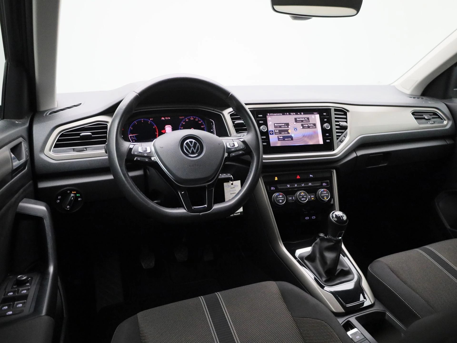 Volkswagen-T-Roc-image-6