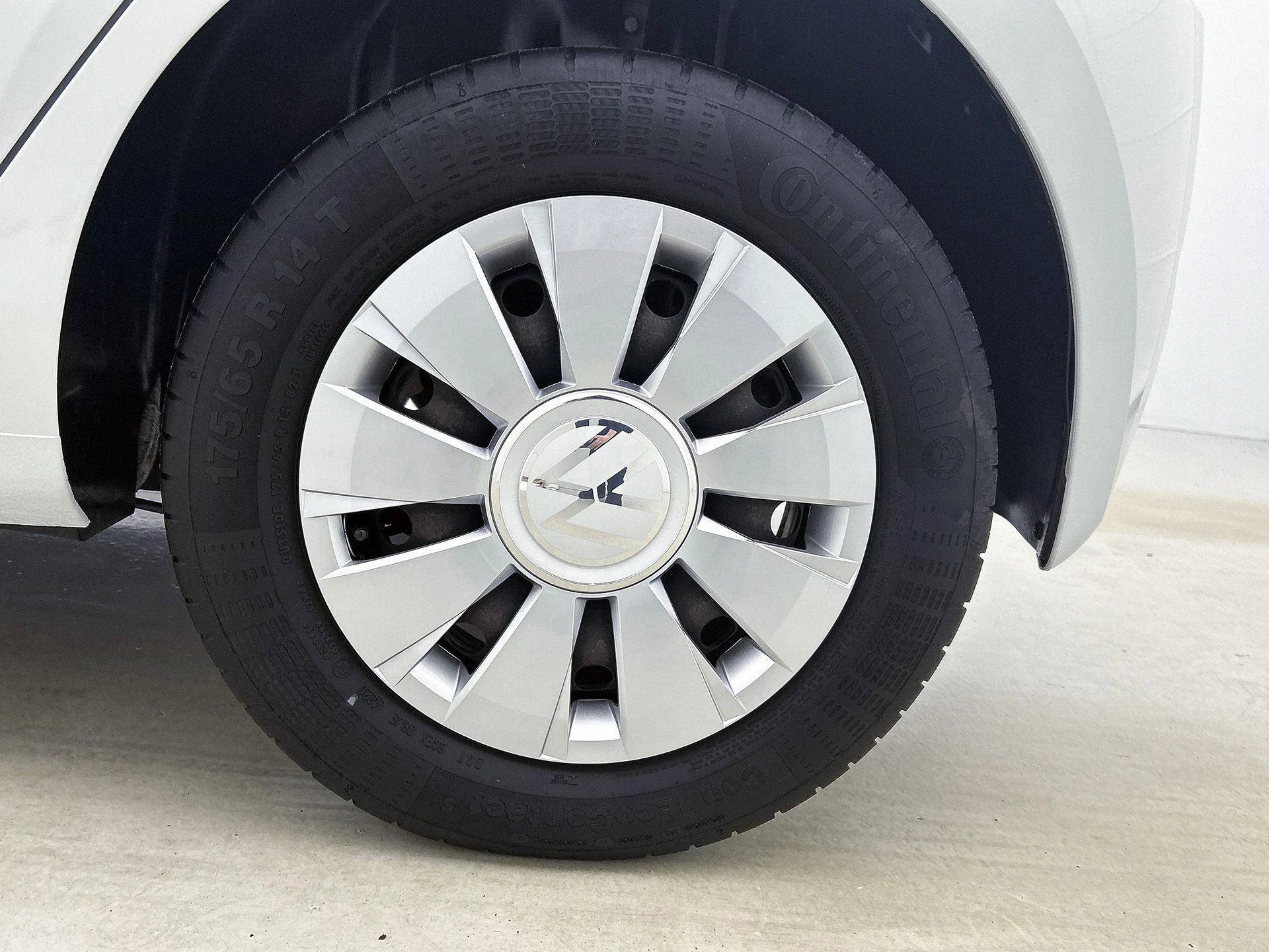 Volkswagen-up!-image-8