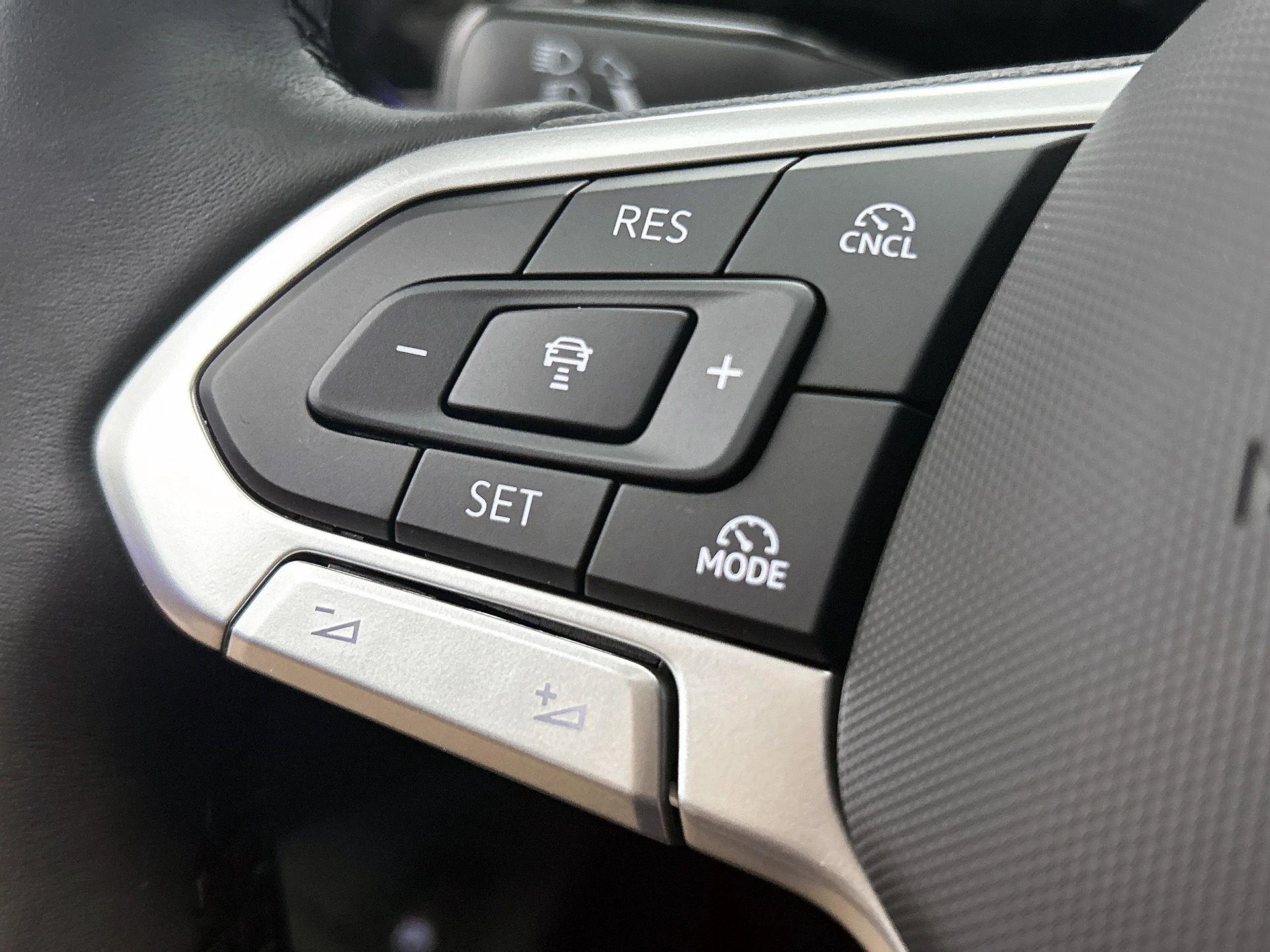 Volkswagen-Golf-image-5