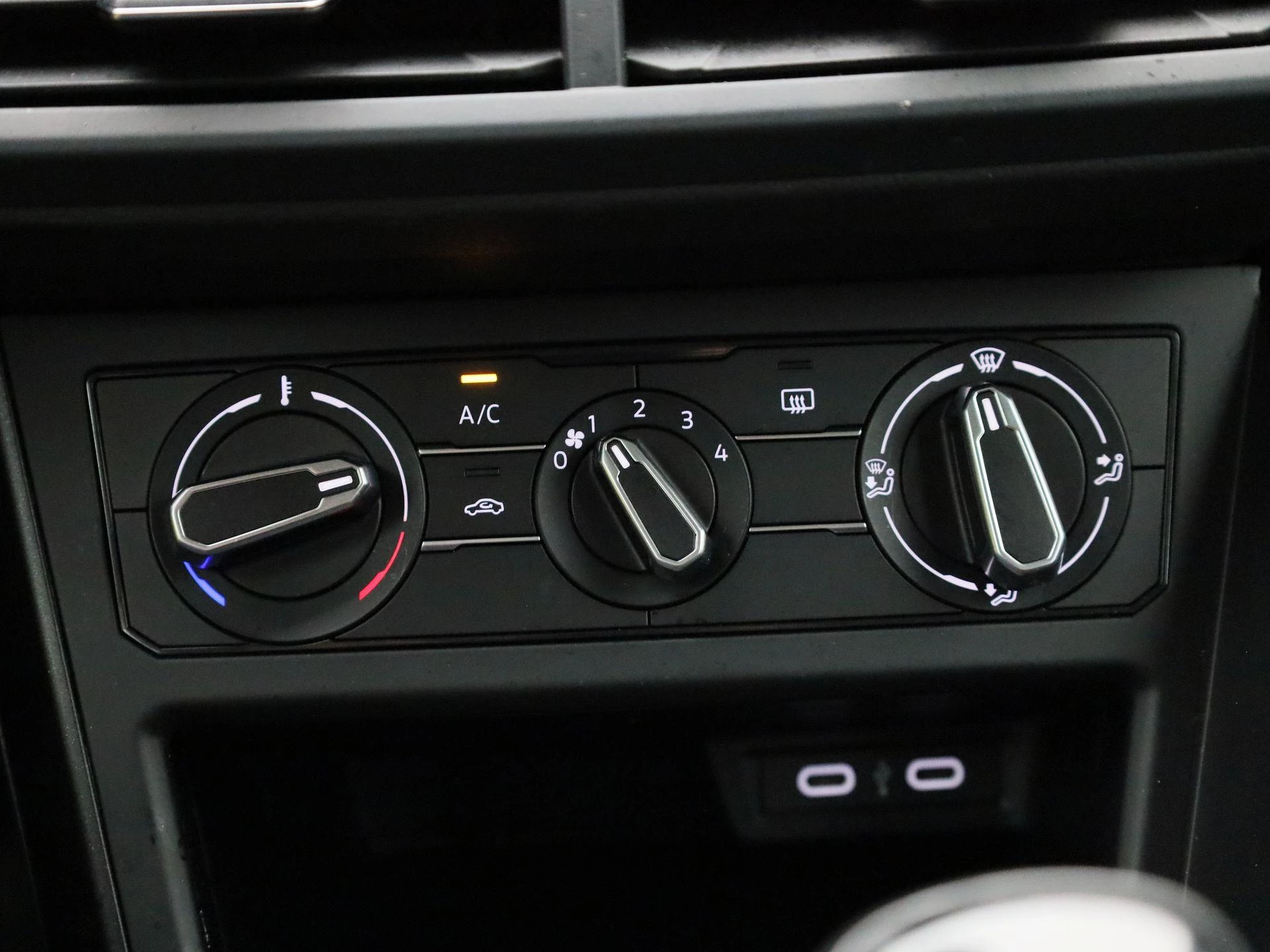 Volkswagen-Polo-image-16