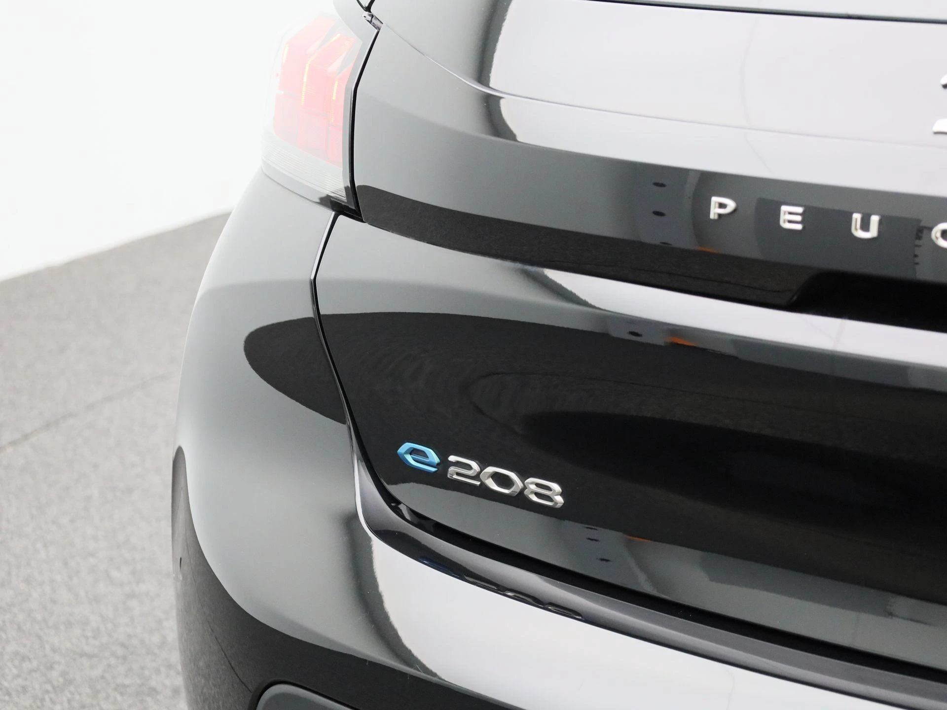Peugeot-e-208-image-39