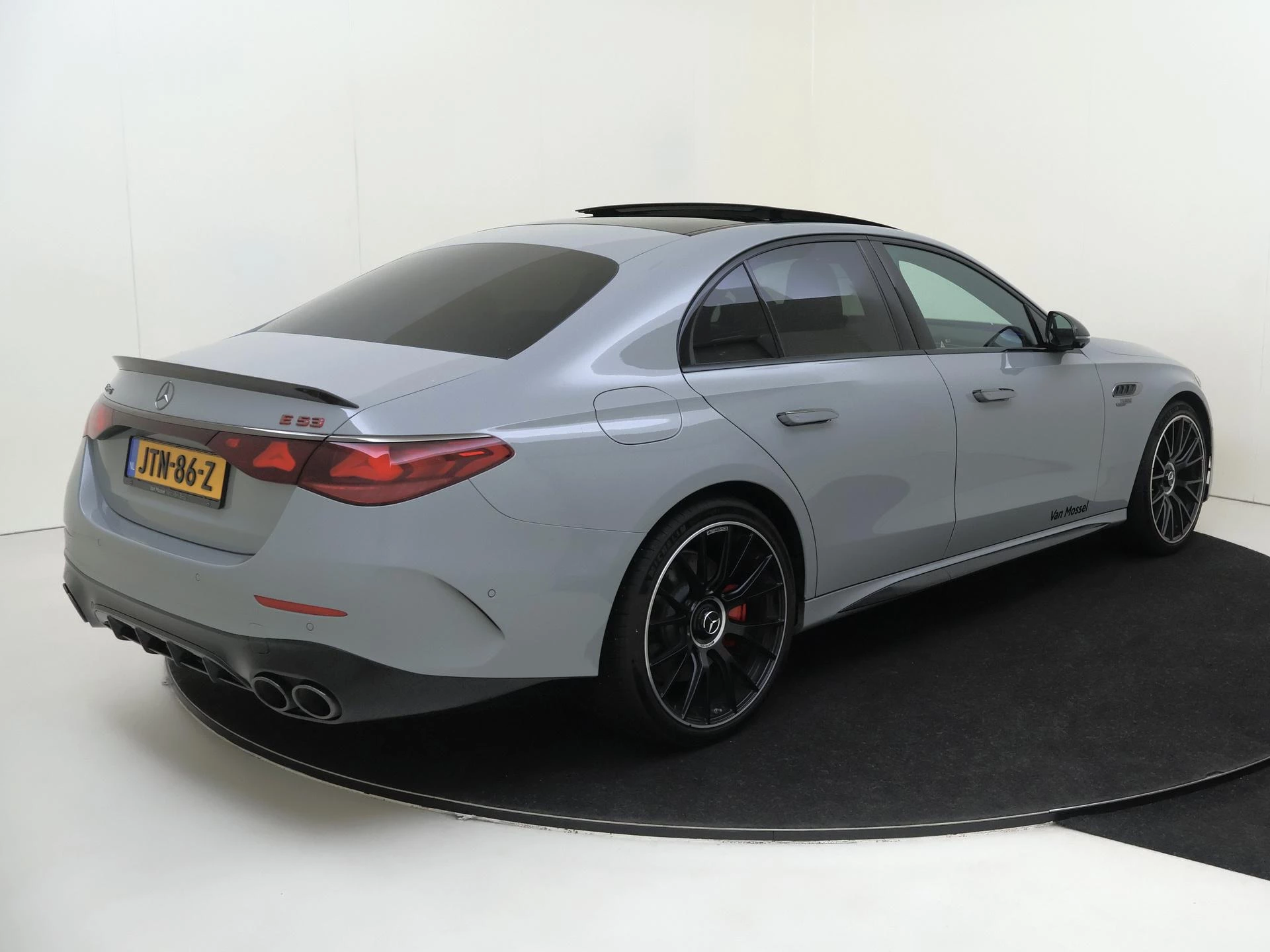 Mercedes-Benz-E-Klasse-image-3