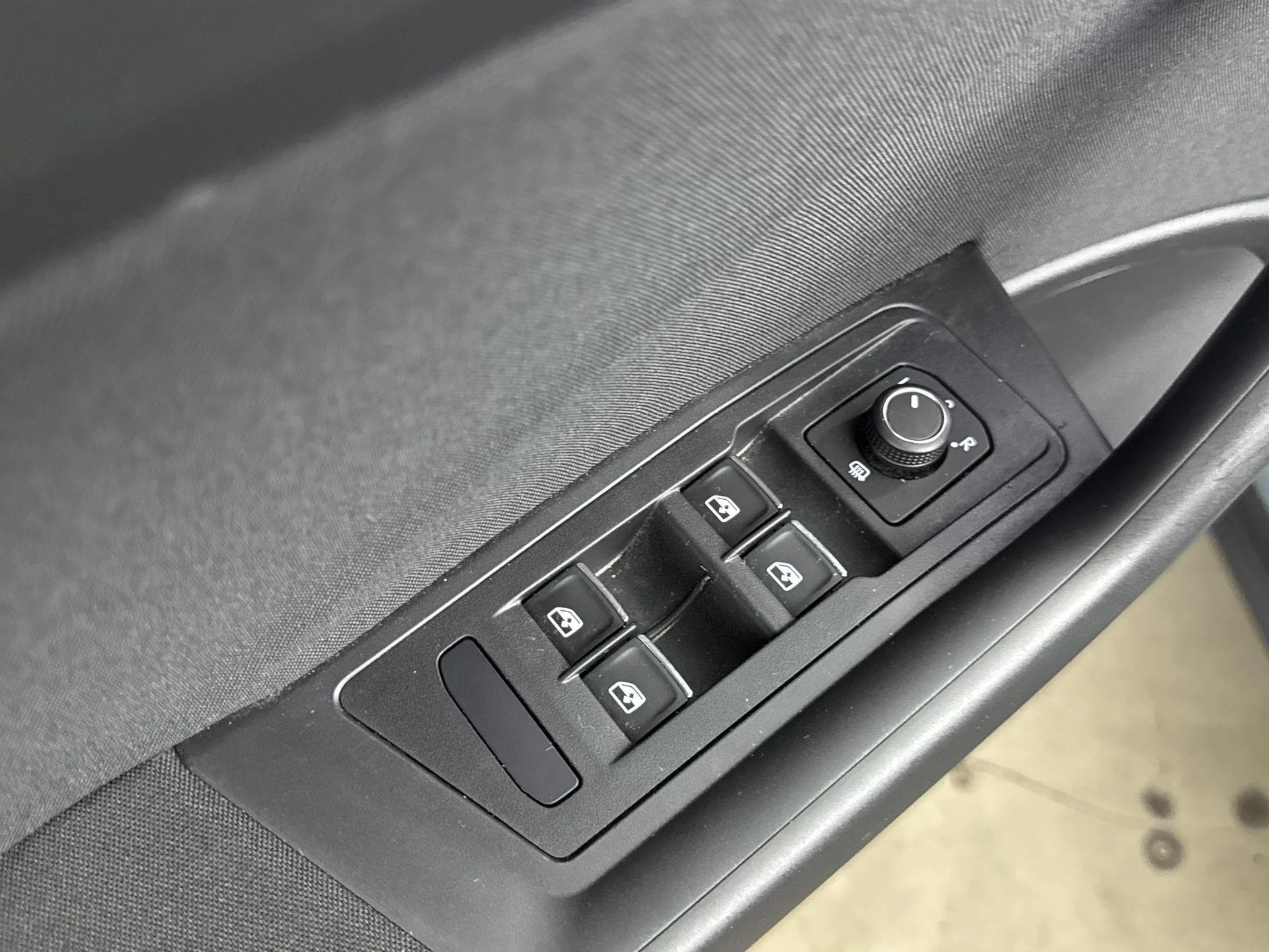 Volkswagen-T-Roc-image-14