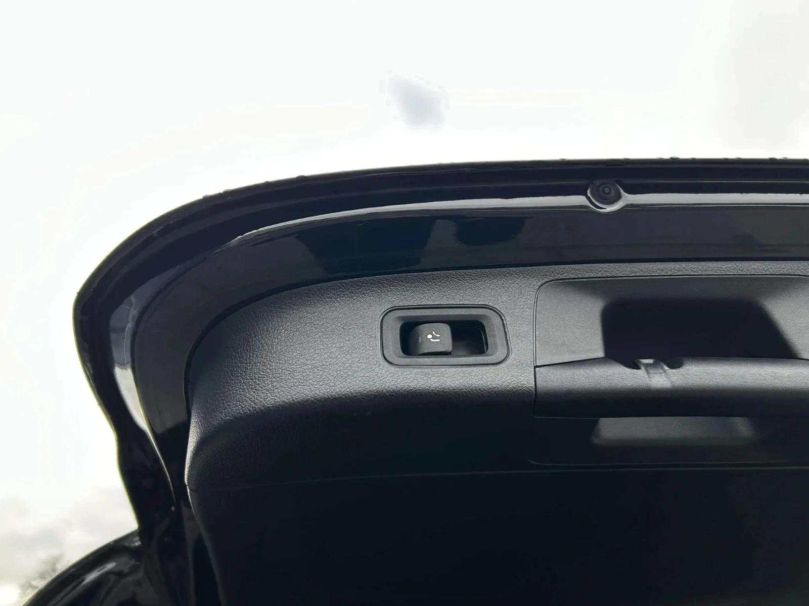 Mercedes-Benz-EQA-image-22