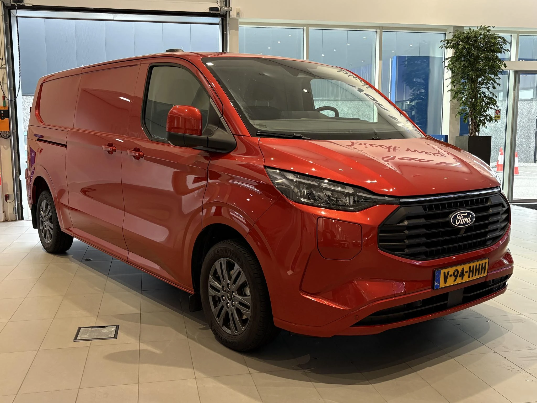 Ford-Transit Custom-image-3