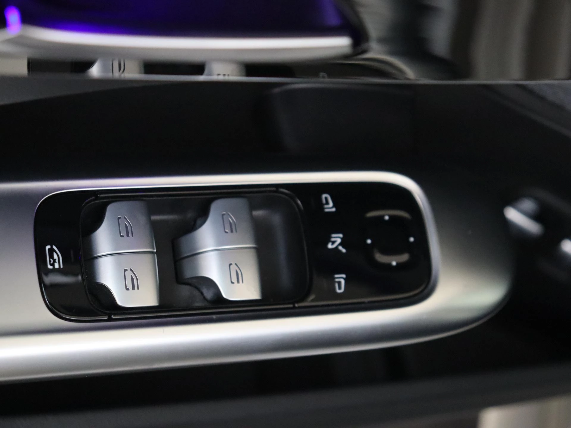 Mercedes-Benz-C-Klasse-image-25