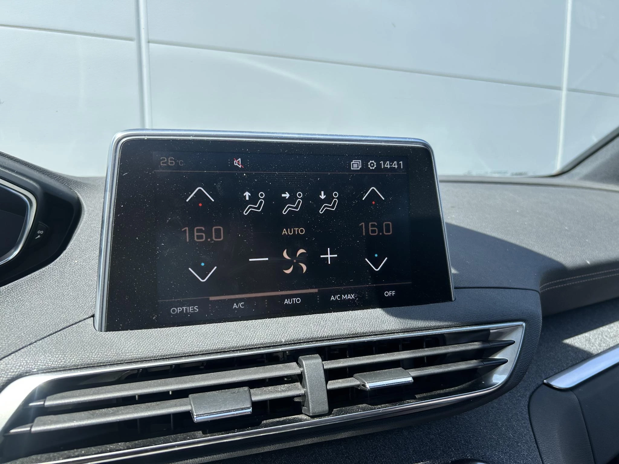 Peugeot-5008-image-12