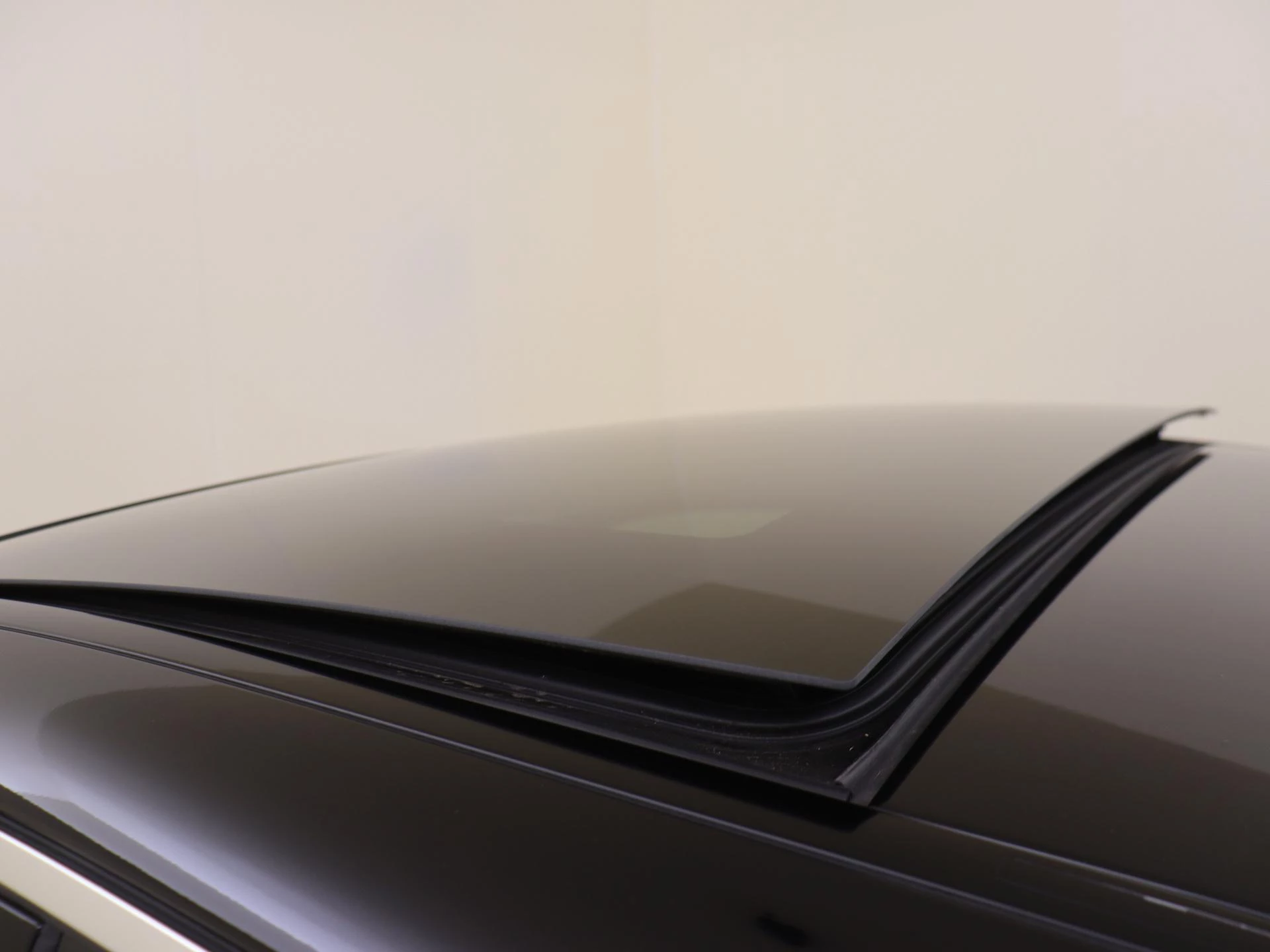 Mercedes-Benz-GLC-image-28