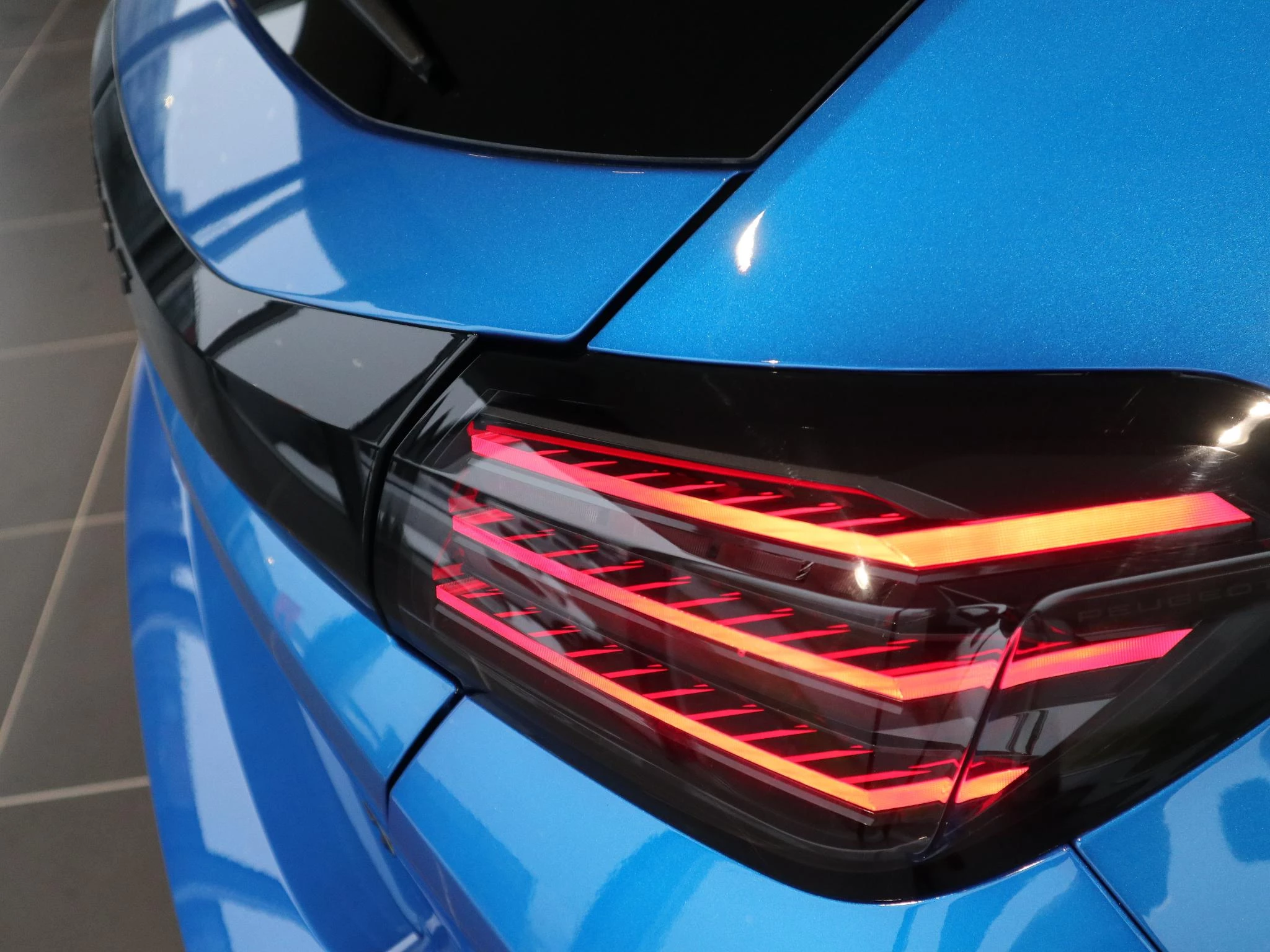 Peugeot-e-208-image-32