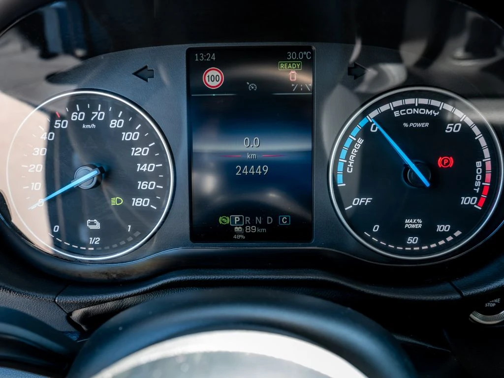 Mercedes-Benz-EQT 200-image-13