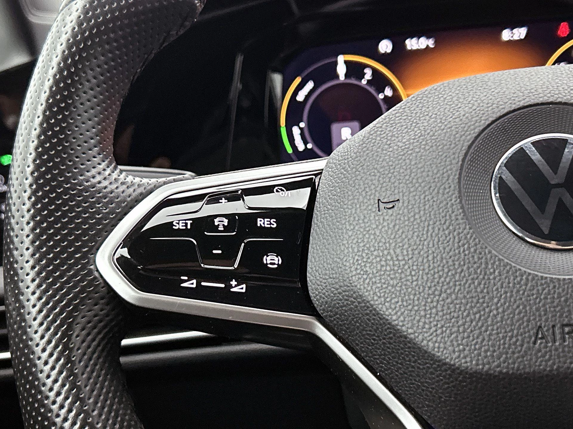 Volkswagen-Golf-image-5