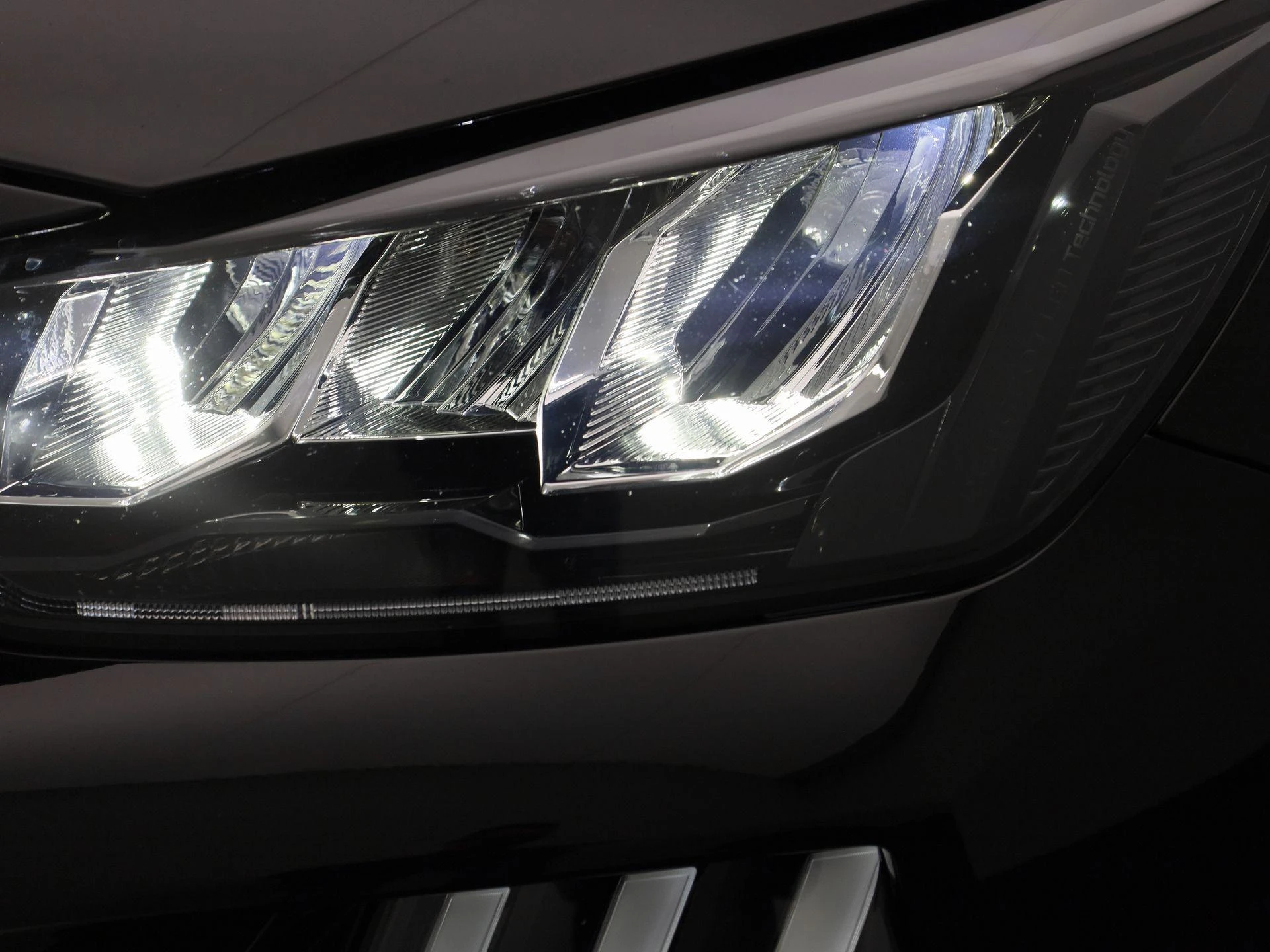 Peugeot e-208 - 17