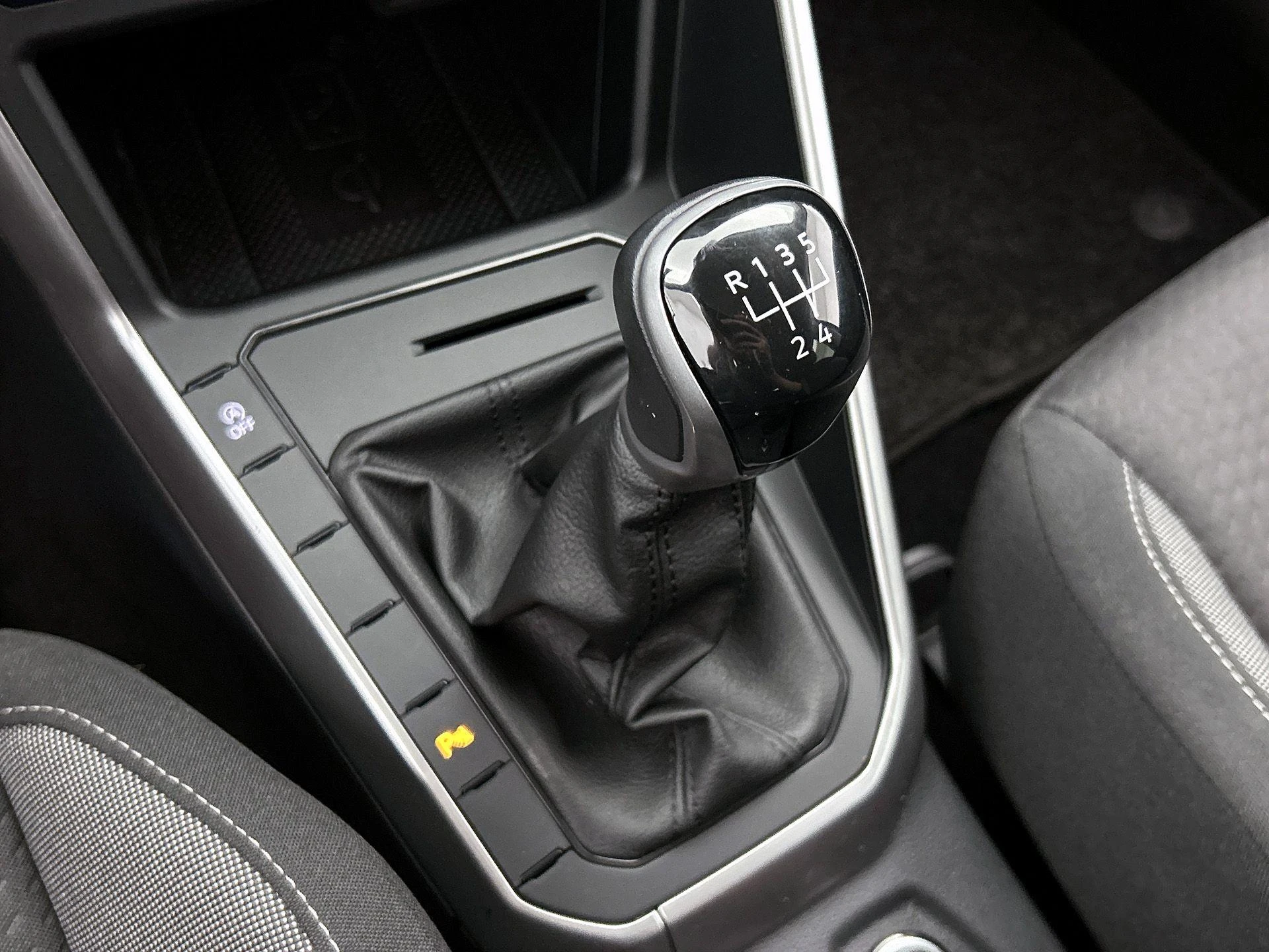 Volkswagen-Polo-image-28