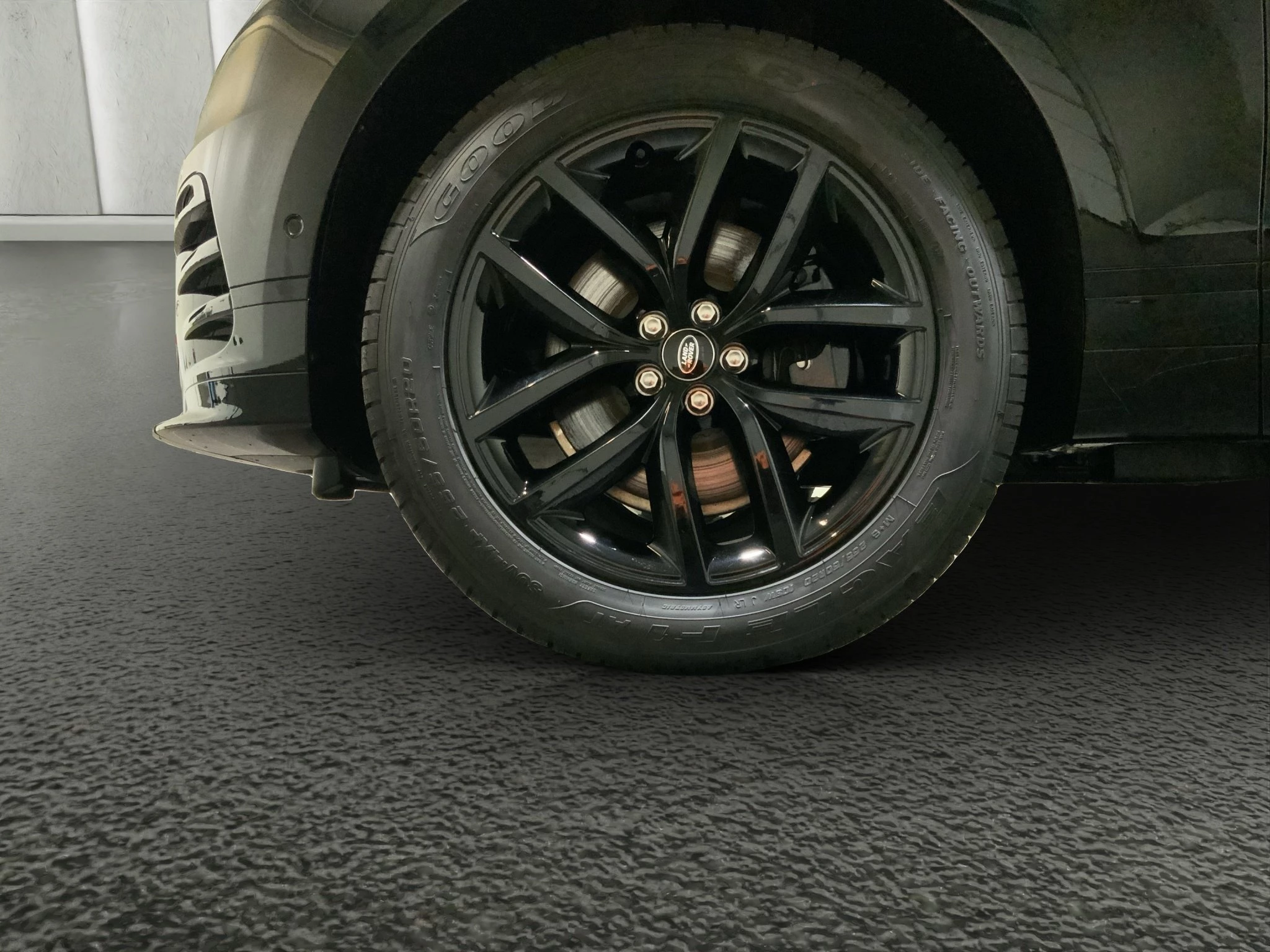 Land Rover Range Rover Velar DYNAMIC SE 2.0 D200 AWD Geländewagen. 150 kW. 5-türig