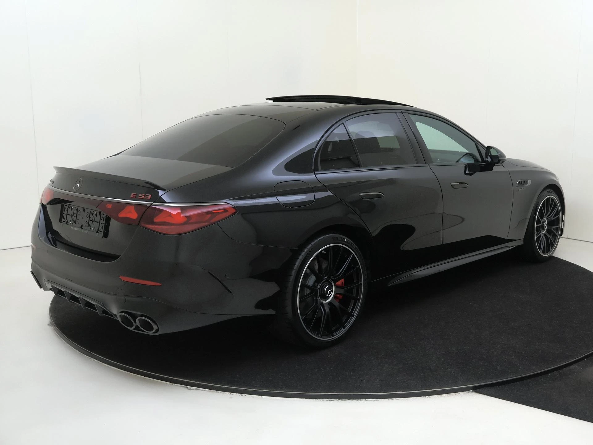 Mercedes-Benz-E-Klasse-image-3