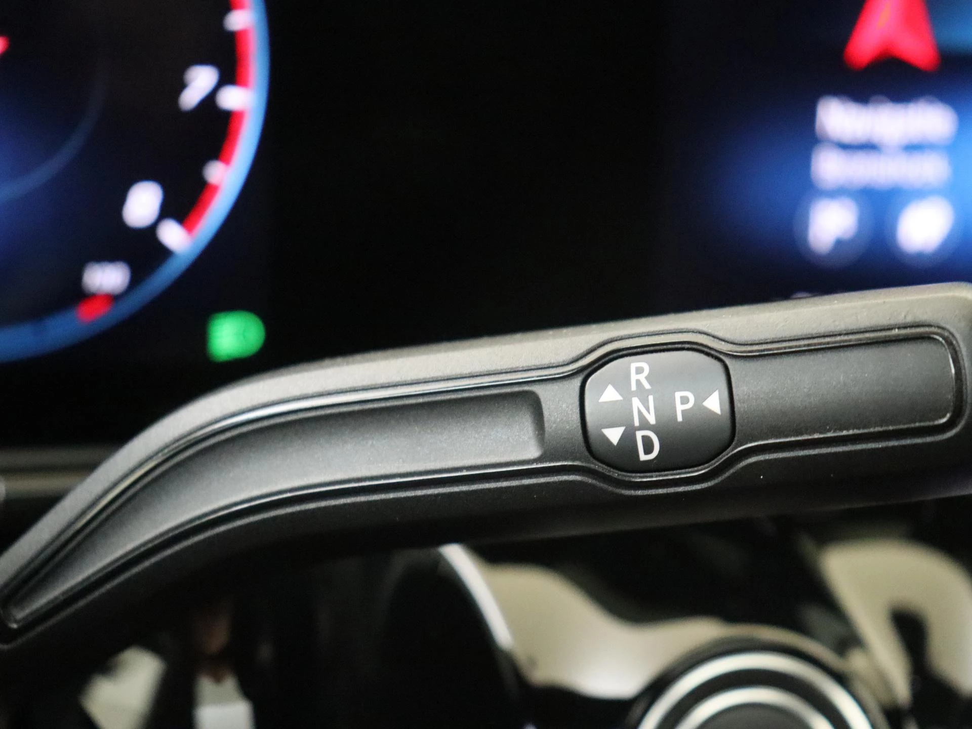 Mercedes-Benz-GLA-image-15