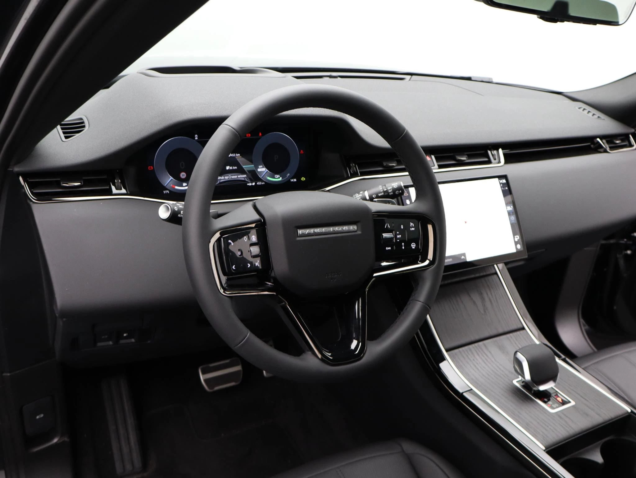 Land Rover-Range Rover Evoque-image-30