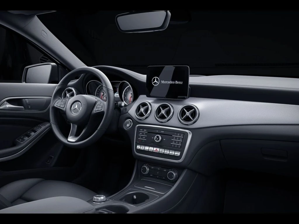 Mercedes-Benz-GLA 250-image-11